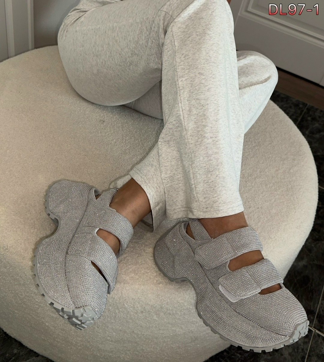 ,кроссовки balenciaga женские,кроссовки женскиe,кроссовки balenciaga черные женские блестящие,женские кроссовки balenciaga блестящие со стразами