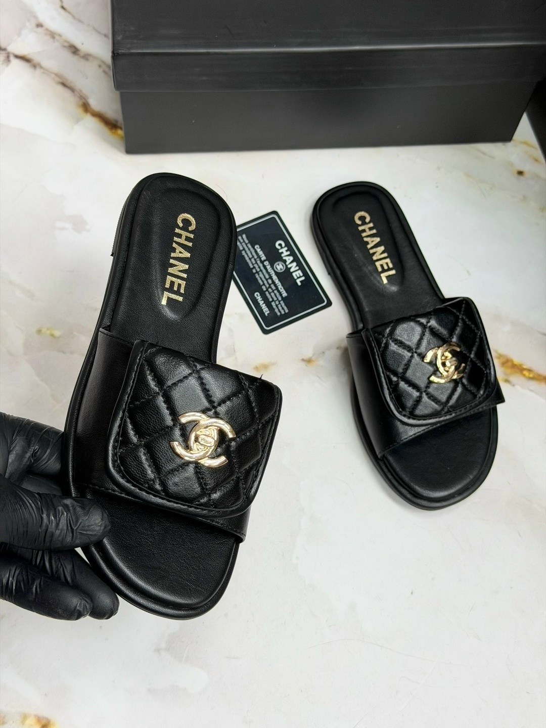 шлепанцы chanel,шлепки шанель,черные кожаные шлепки chanel,женские шлепанцы chanel,шлепанцы женские