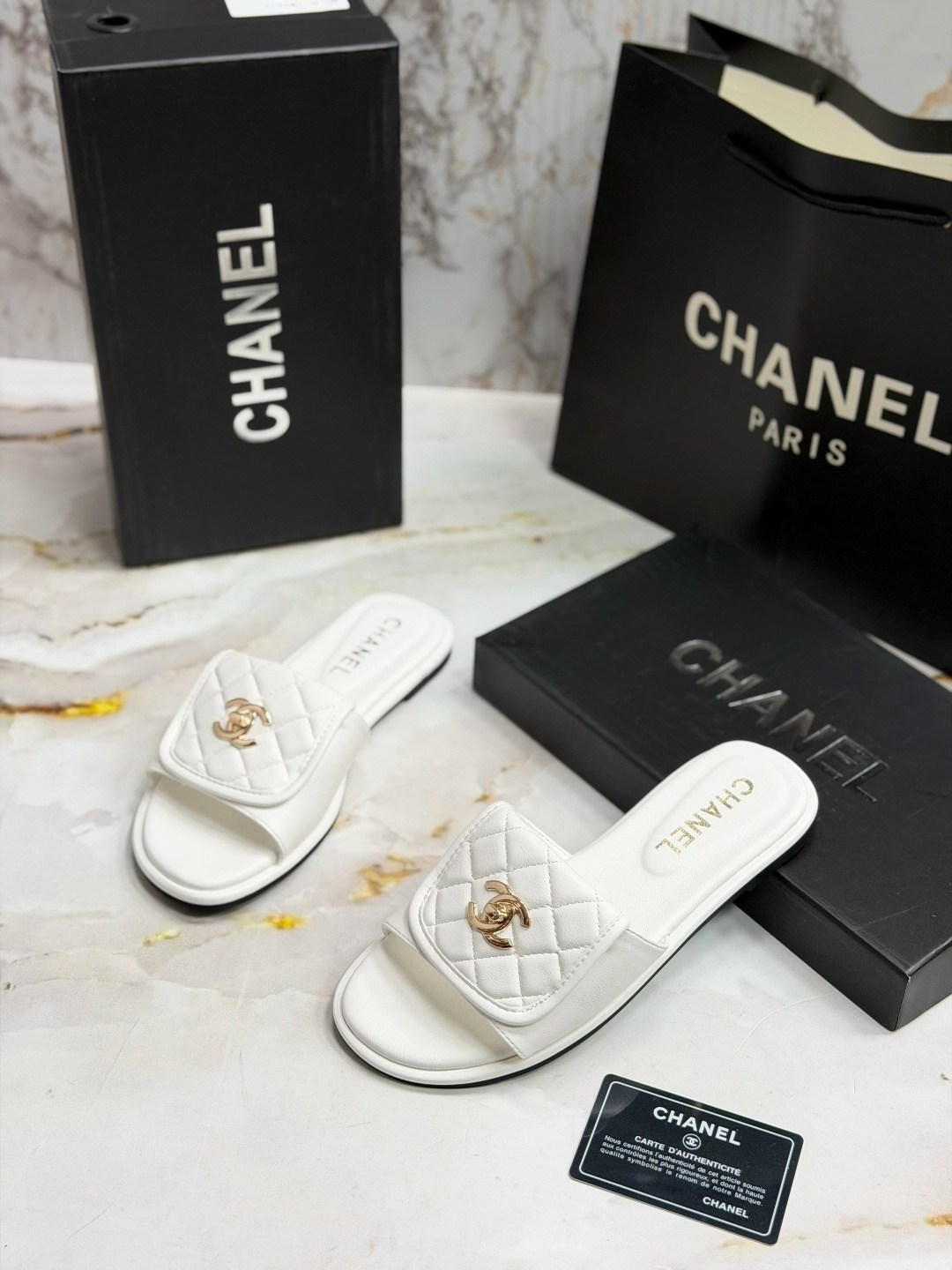 шлепанцы chanel,шлепки шанель,черные кожаные шлепки chanel,женские шлепанцы chanel,шлепанцы женские