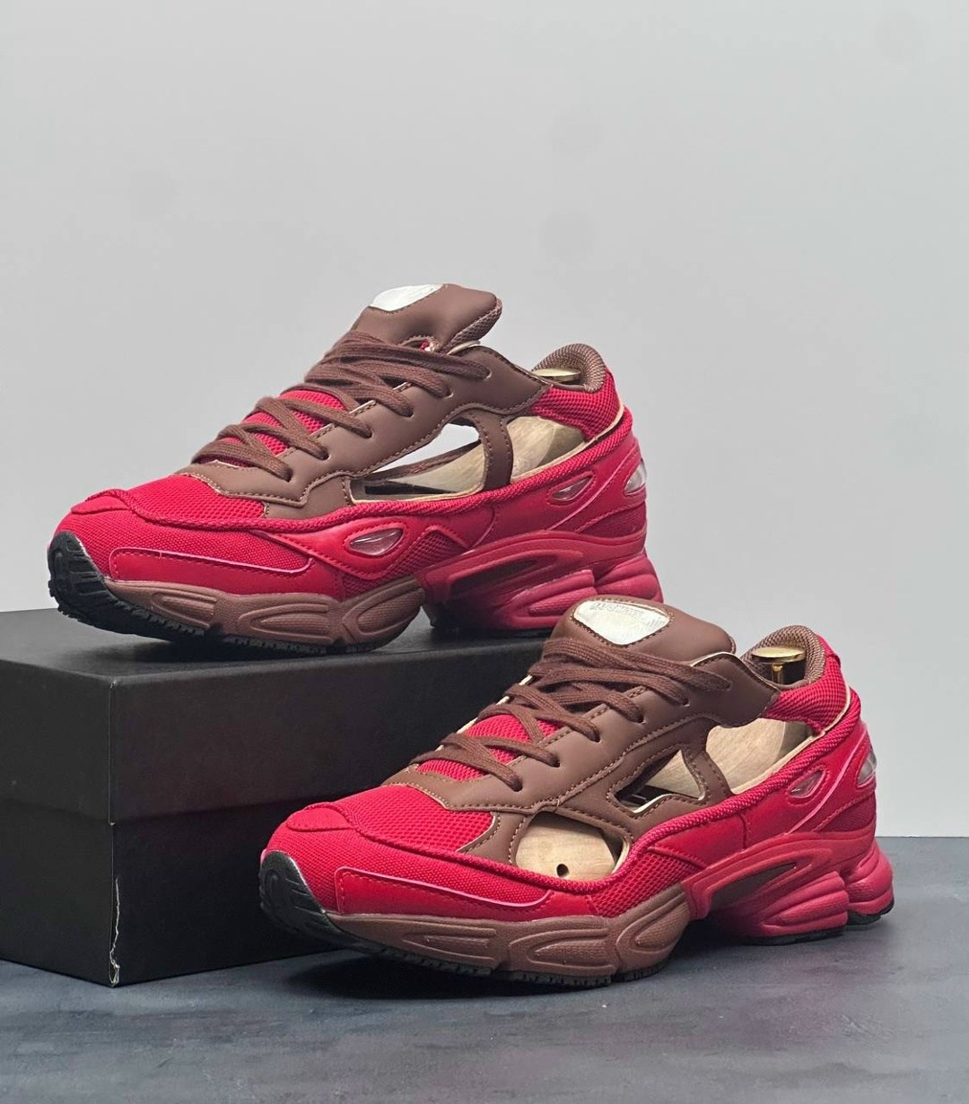 adidas x raf simons replicant ozweego,кроссовки adidas raf simons x replicant ozweego scarlet red,кроссовки adidas raf simons x replicant ozweego red limited edition pack,adidas x raf simons replicant