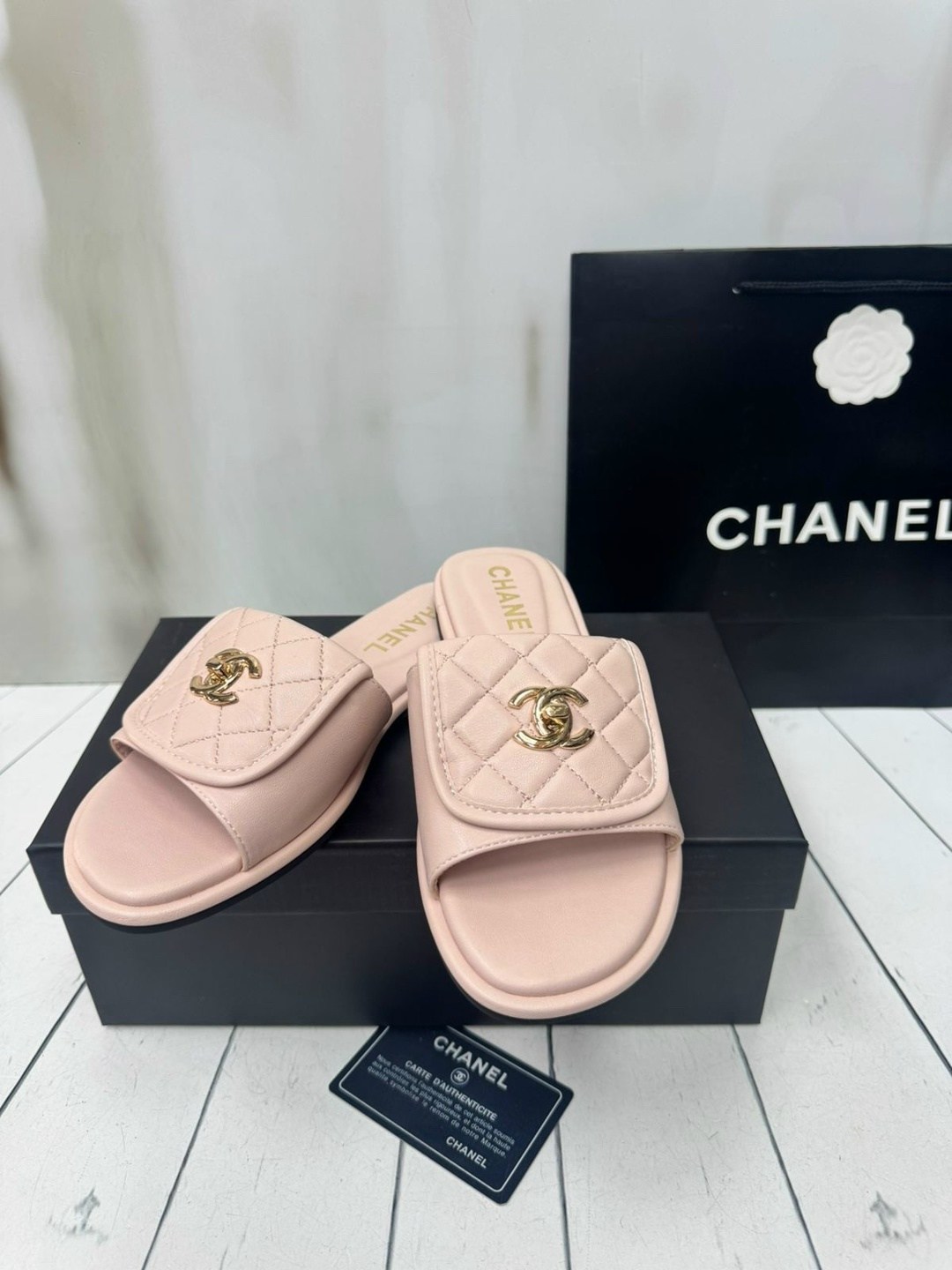 шлепанцы chanel,chanel шлепанцы женские,тапочки женские chanel,тапочки chanel,шлепанцы женские chanel a123581 розовые