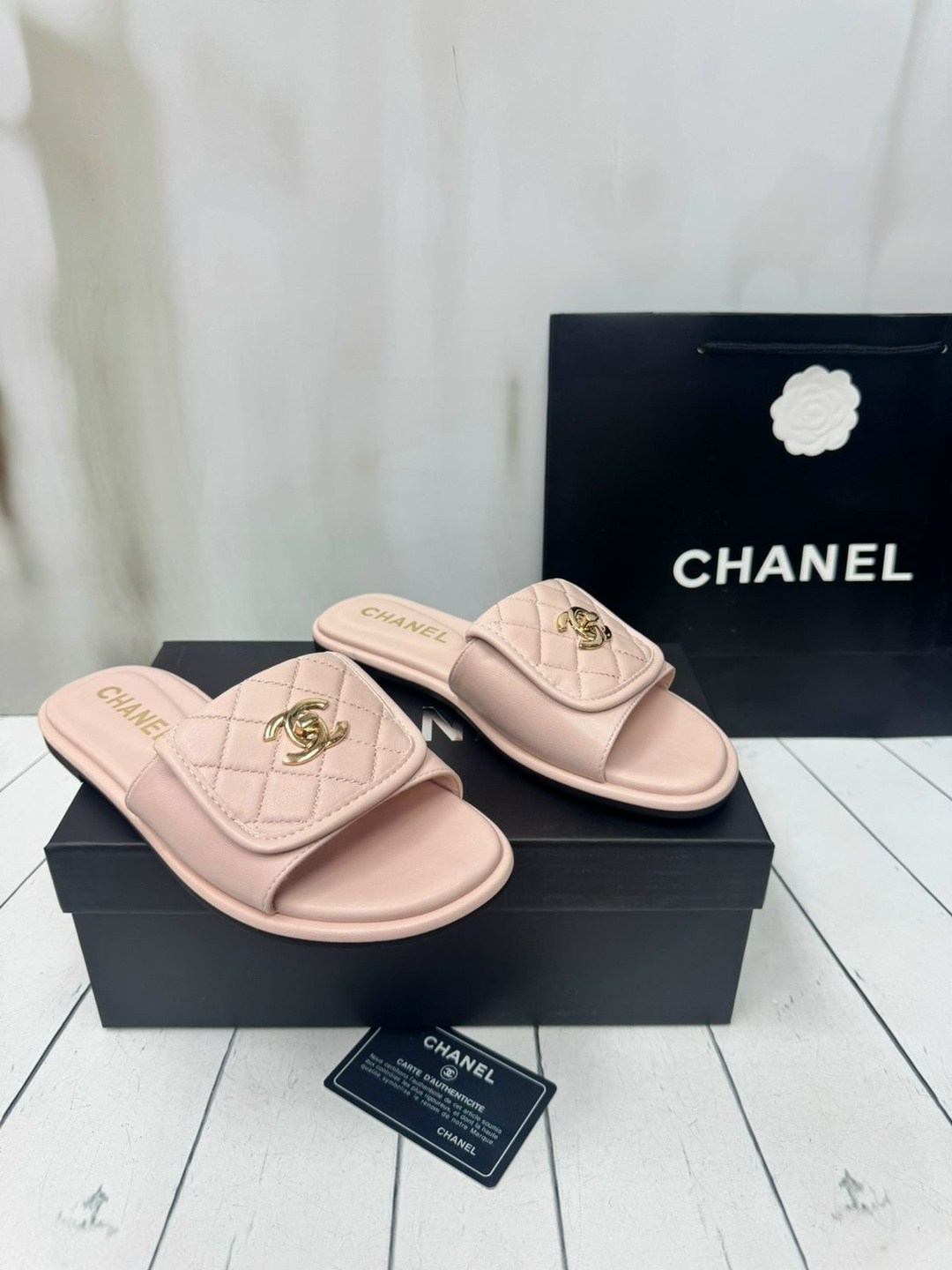 шлепанцы chanel,chanel шлепанцы женские,тапочки женские chanel,тапочки chanel,шлепанцы женские chanel a123581 розовые