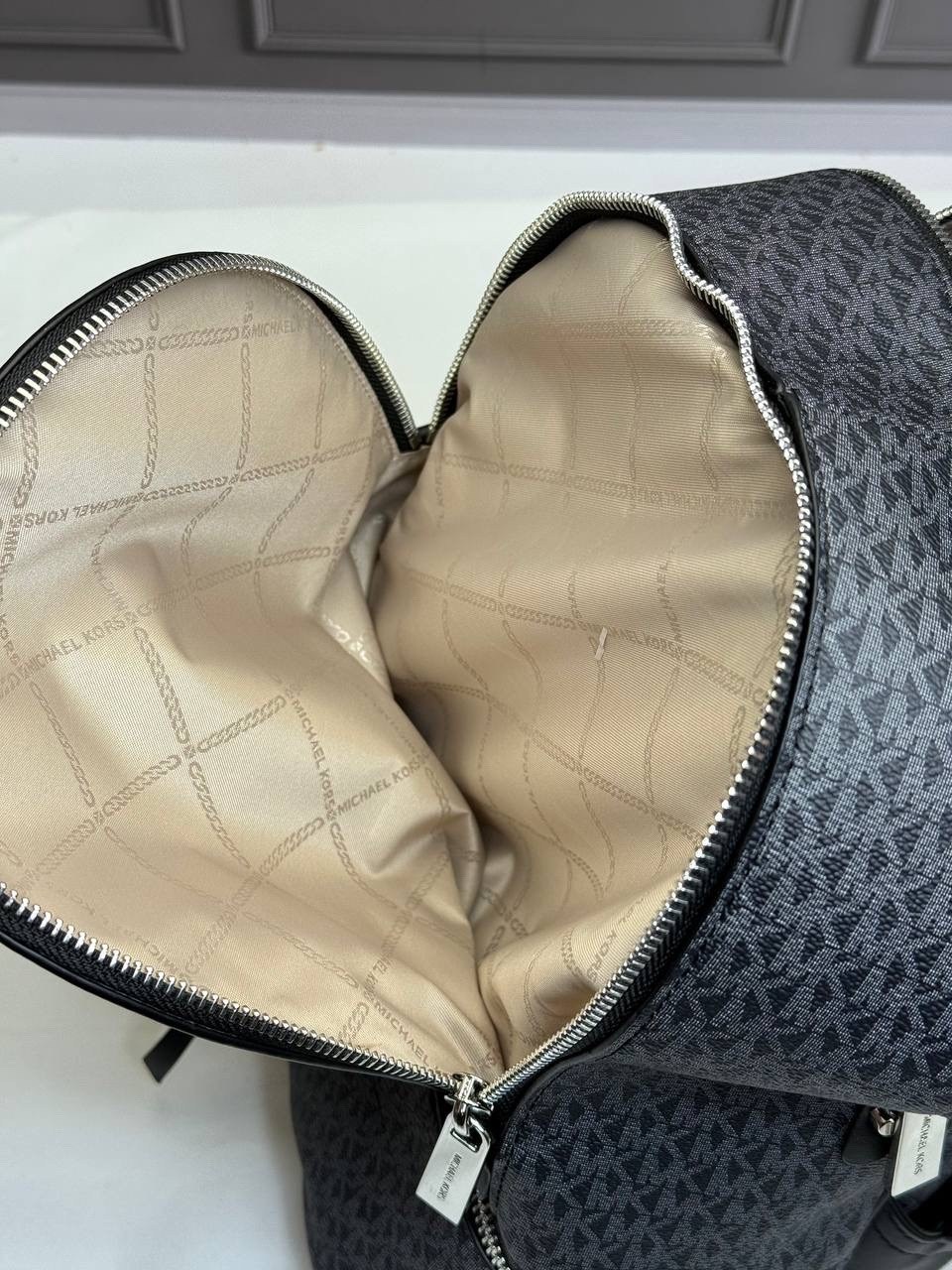 рюкзак michael kors,рюкзак женский michael kors,женский рюкзак michael kors коричневый с логотипами,рюкзаки женские michael kors рюкзак michael kors,michael kors рюкзак michael kors