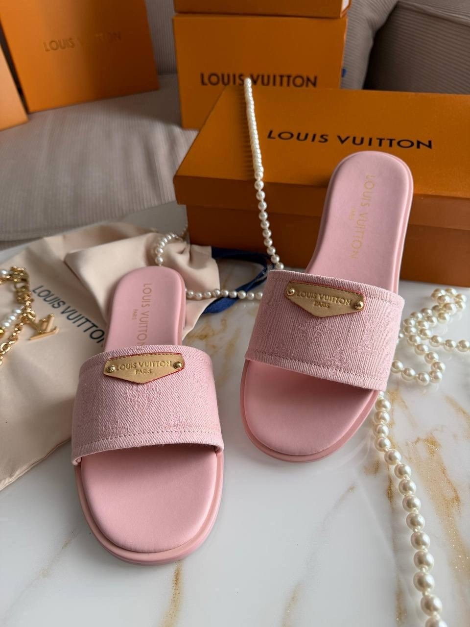 ,тапочки louis vuitton,шлепанцы louis vuitton,сандалии,модные шлепанцы
