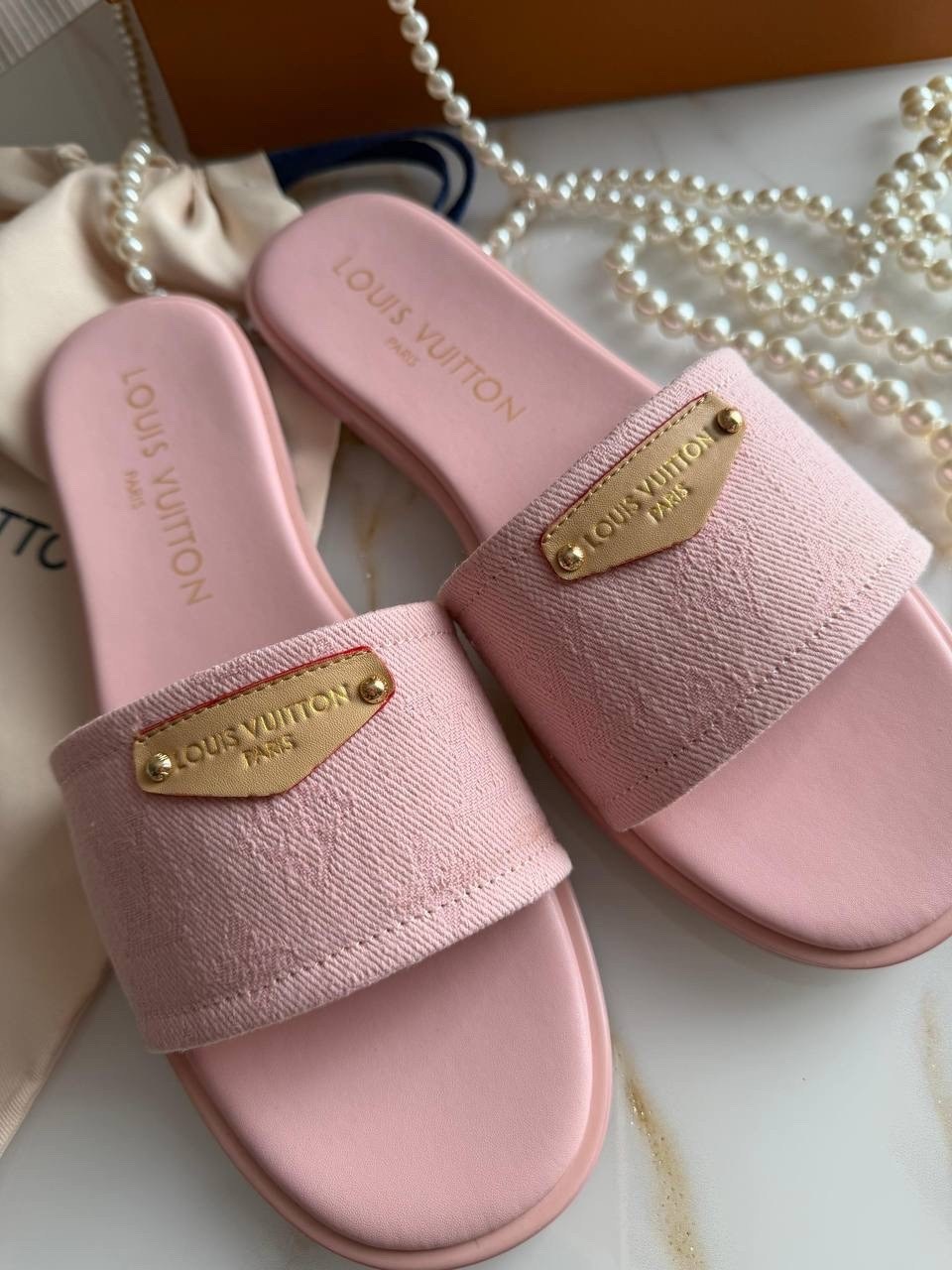 ,тапочки louis vuitton,шлепанцы louis vuitton,сандалии,модные шлепанцы