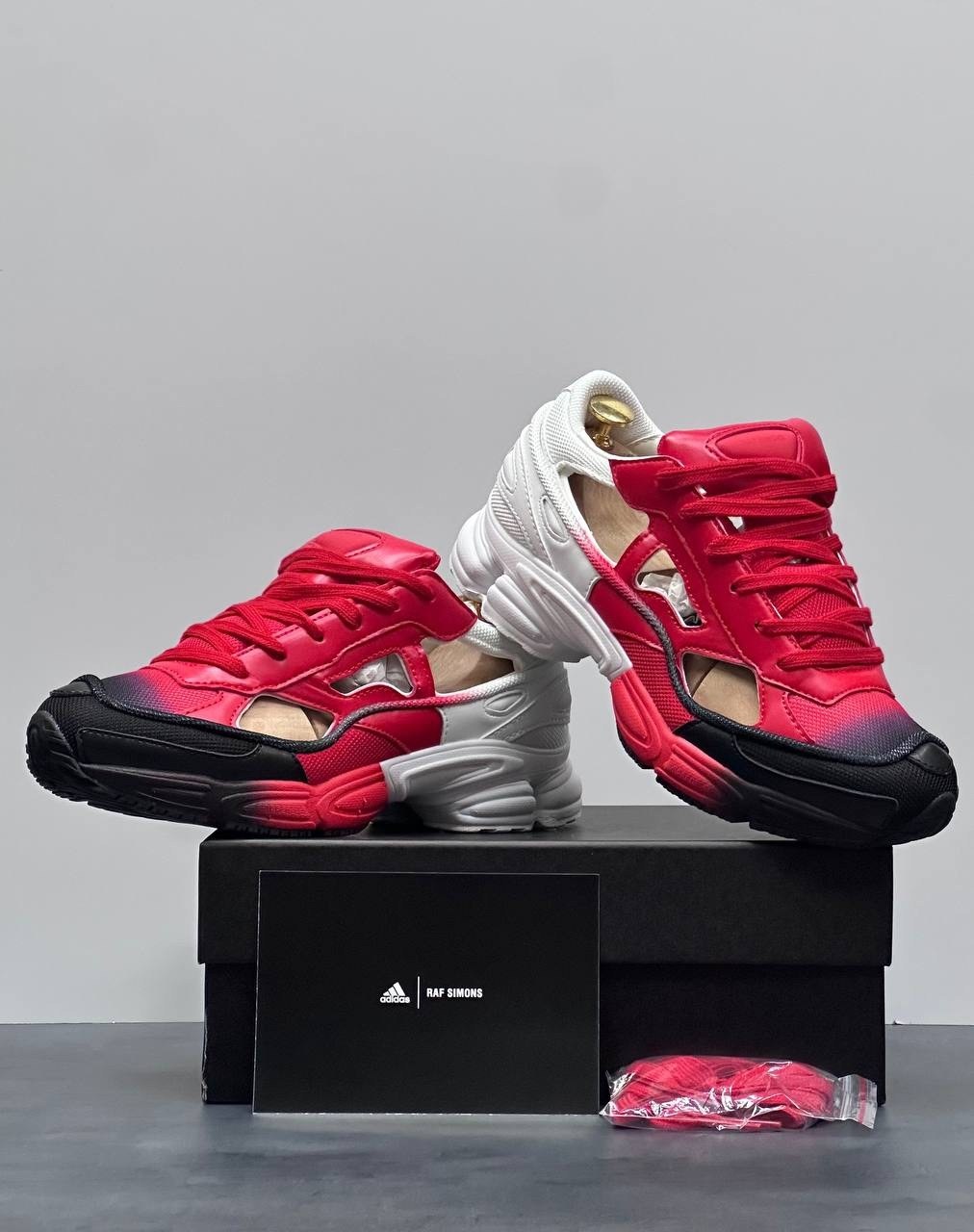 кроссовки adidas raf simons x ozweego replicant 'red halo blue',adidas x raf simons replicant ozweego,массивные кроссовки raf simons x ozweego replicant adidas красный,кроссовки raf simons x ozweego r