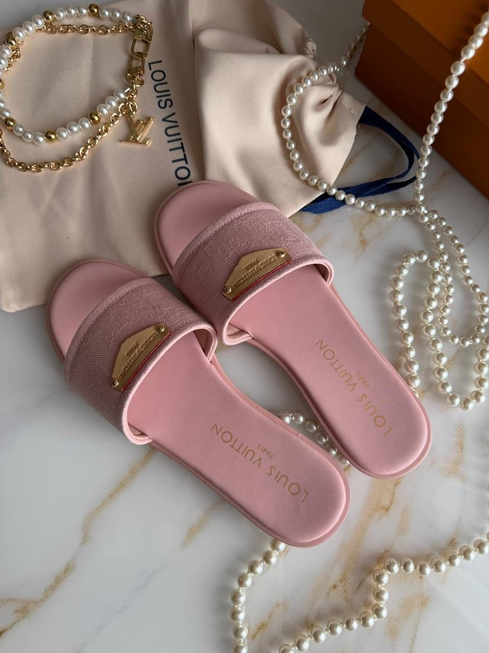,тапочки louis vuitton,шлепанцы louis vuitton,сандалии,модные шлепанцы