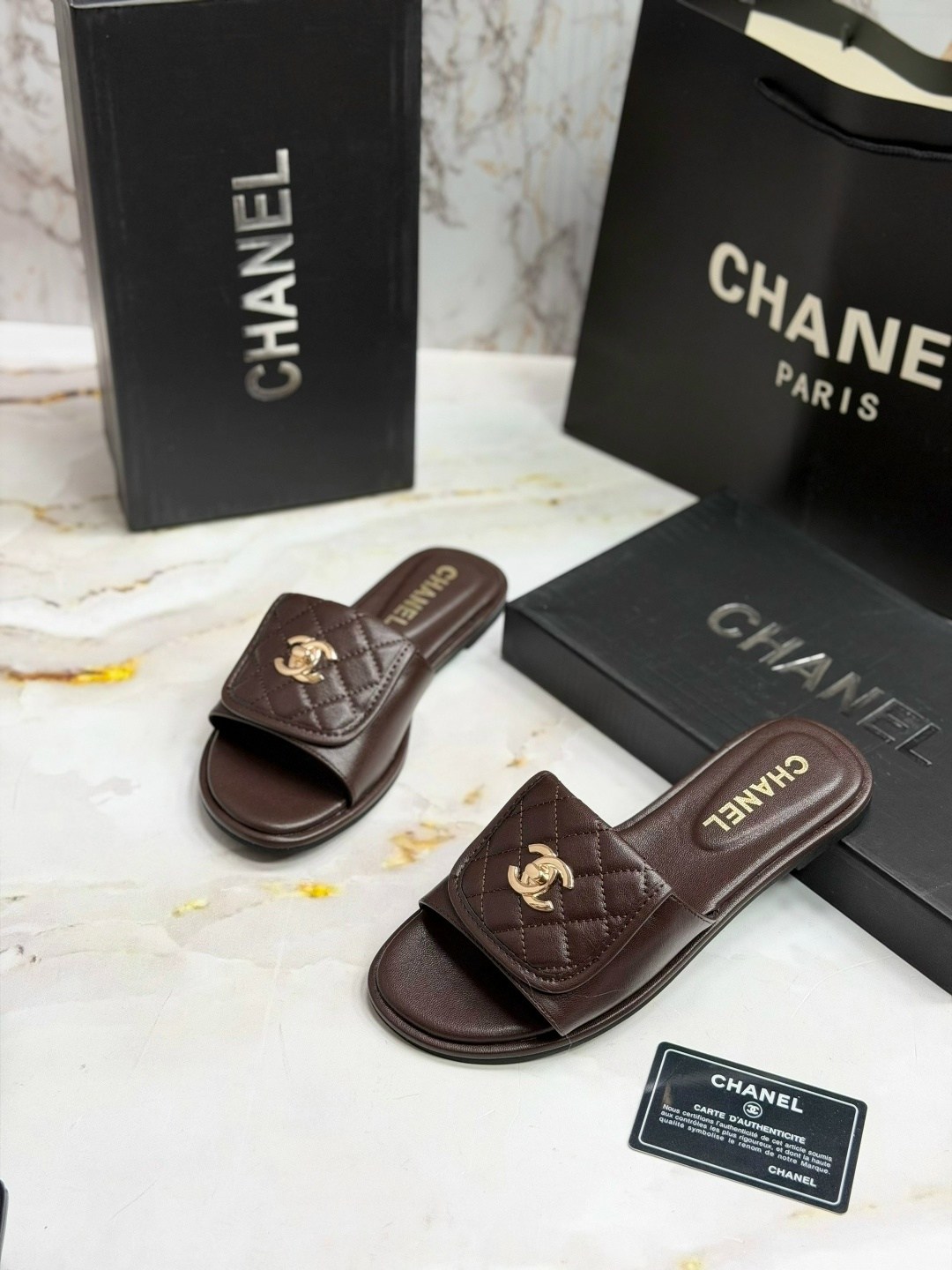 шлепанцы chanel,шлепки шанель,черные кожаные шлепки chanel,женские шлепанцы chanel,шлепанцы женские