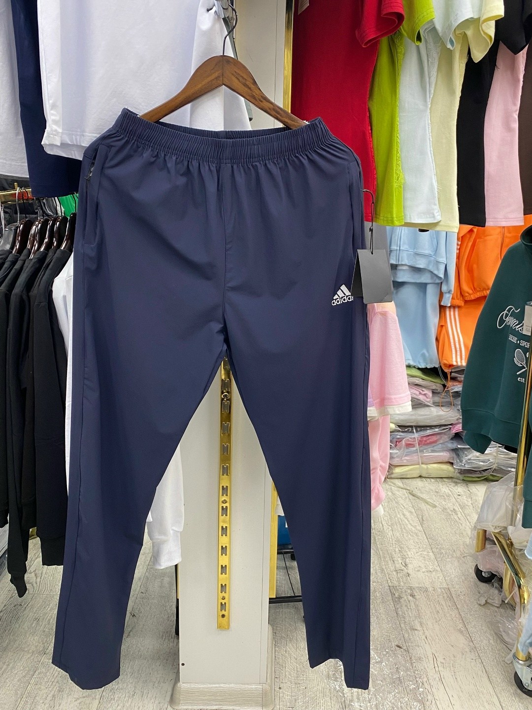брюки спортивные adidas,штаны спортивные мужские adidas,мужские спортивные брюки,адидас штаны,спортивные штаны мужские зауженные