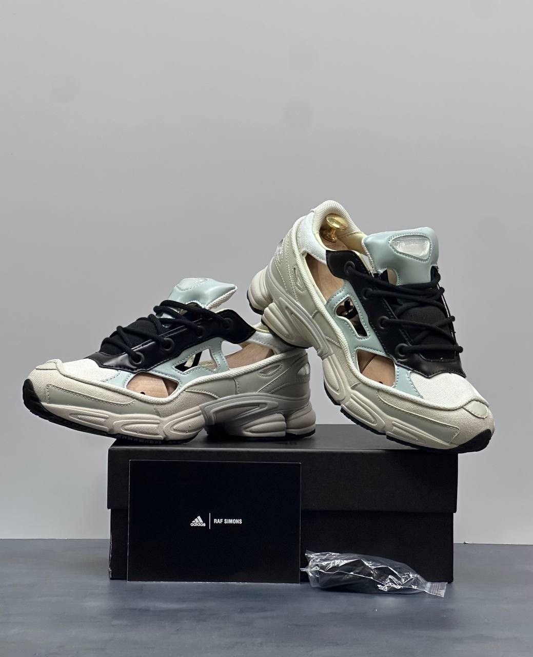 adidas raf simons ozweego 3 cream white,adidas ozweego 3 raf simons white,adidas ozweego 3 raf simons cream white core black,adidas raf simons ozweego cream white,adidas ozweego 3 raf simons