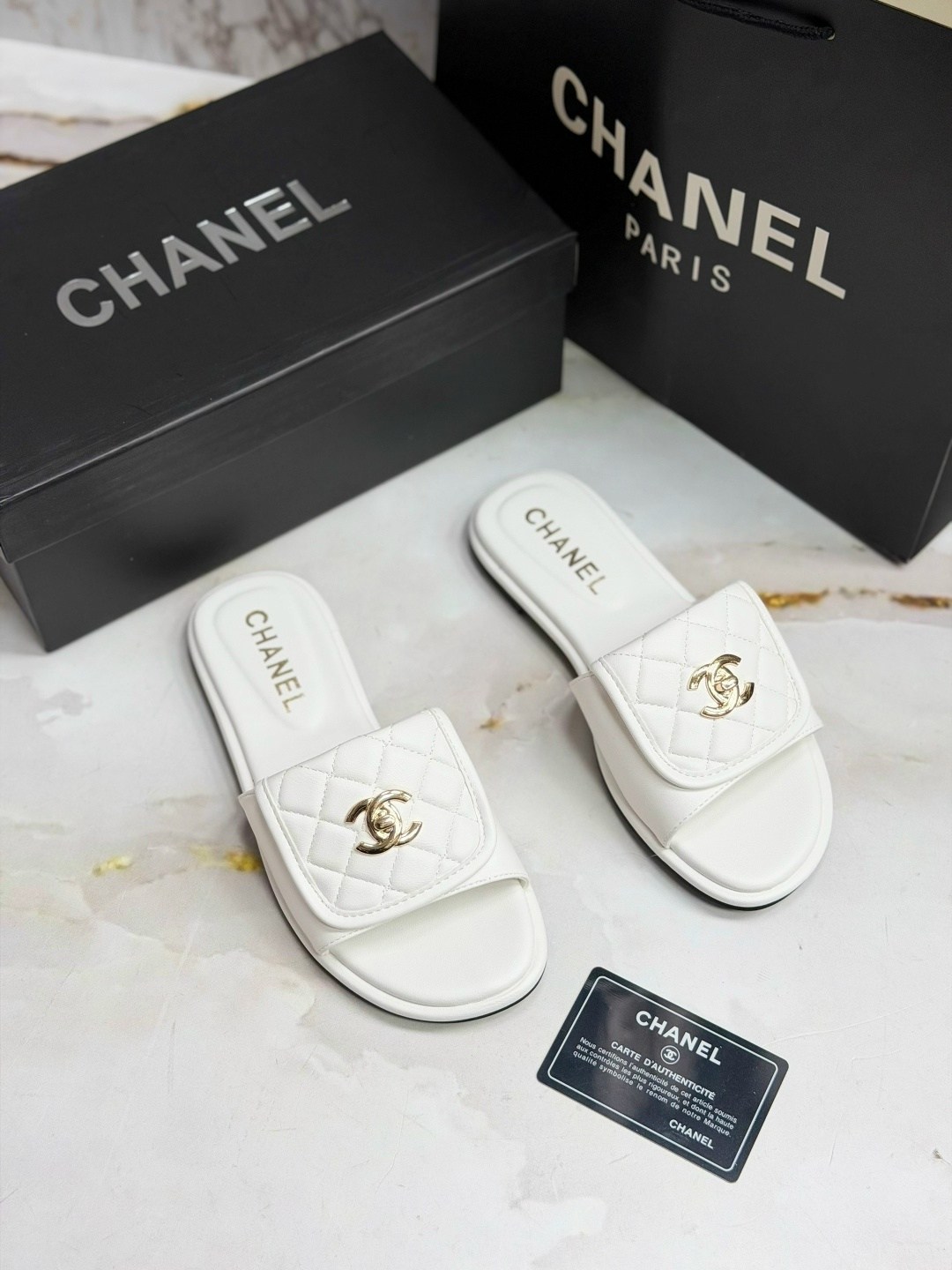 шлепанцы chanel,шлепки шанель,черные кожаные шлепки chanel,женские шлепанцы chanel,шлепанцы женские