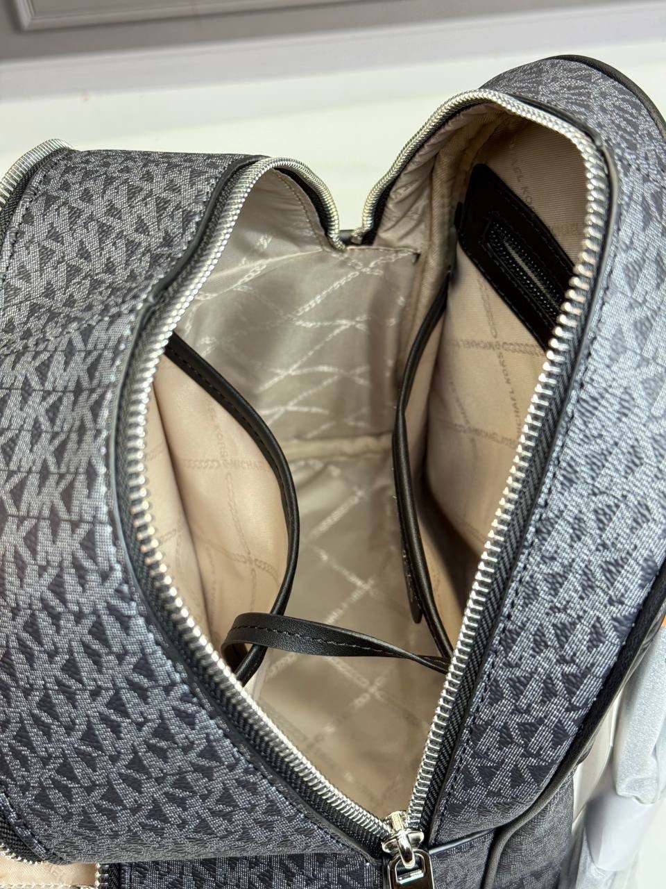 рюкзак michael kors,рюкзак женский michael kors,женский рюкзак michael kors коричневый с логотипами,рюкзаки женские michael kors рюкзак michael kors,michael kors рюкзак michael kors