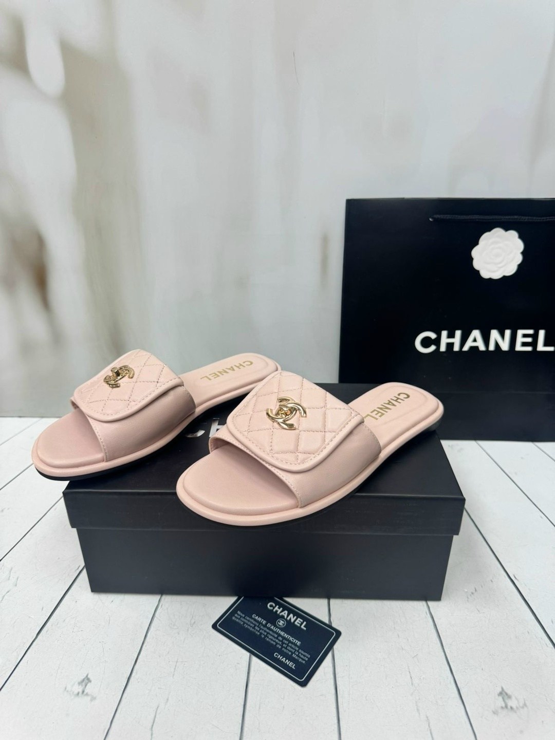 шлепанцы chanel,chanel шлепанцы женские,тапочки женские chanel,тапочки chanel,шлепанцы женские chanel a123581 розовые