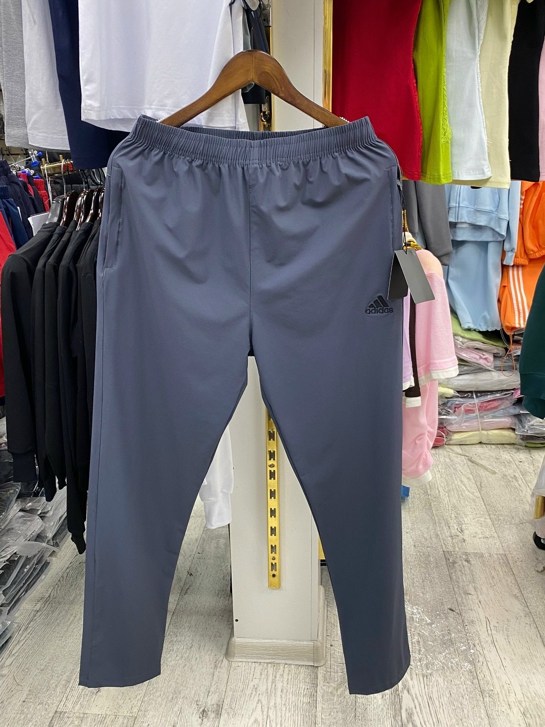 брюки спортивные adidas,штаны спортивные мужские adidas,мужские спортивные брюки,адидас штаны,спортивные штаны мужские зауженные