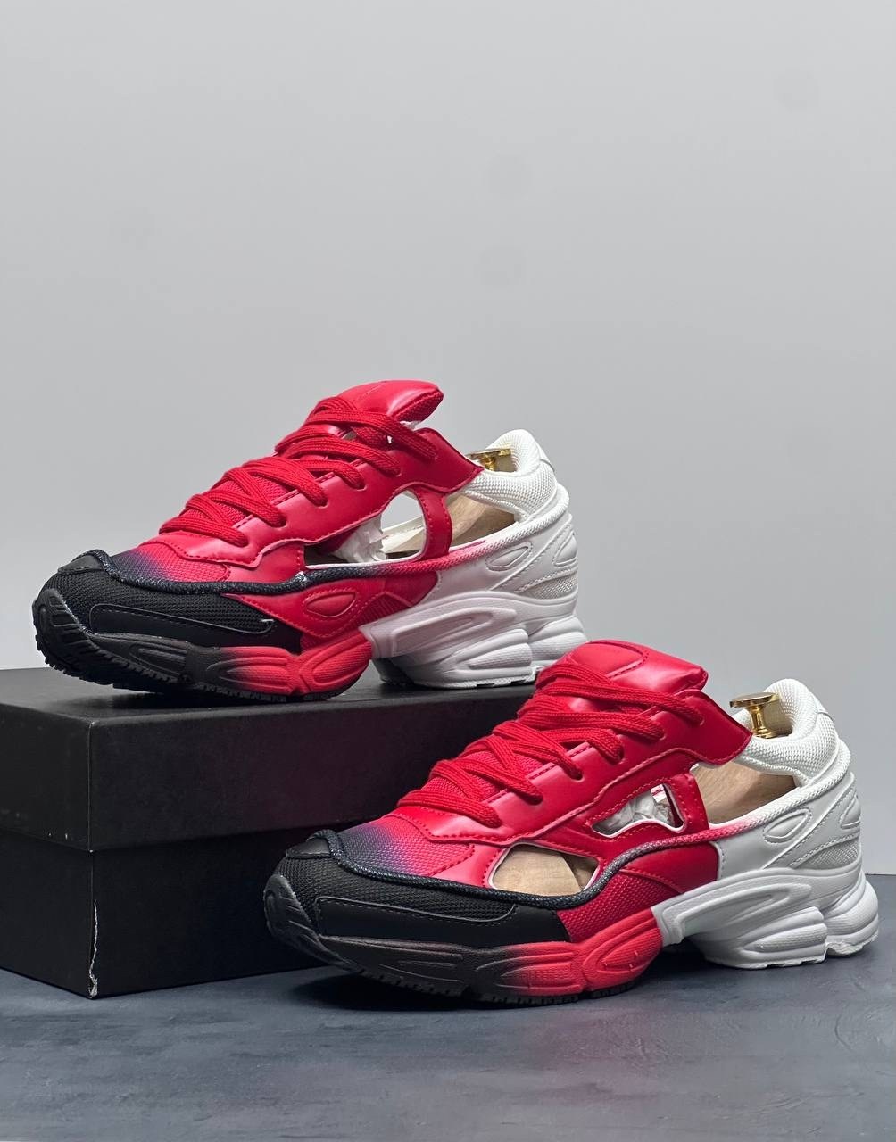 кроссовки adidas raf simons x ozweego replicant 'red halo blue',adidas x raf simons replicant ozweego,массивные кроссовки raf simons x ozweego replicant adidas красный,кроссовки raf simons x ozweego r
