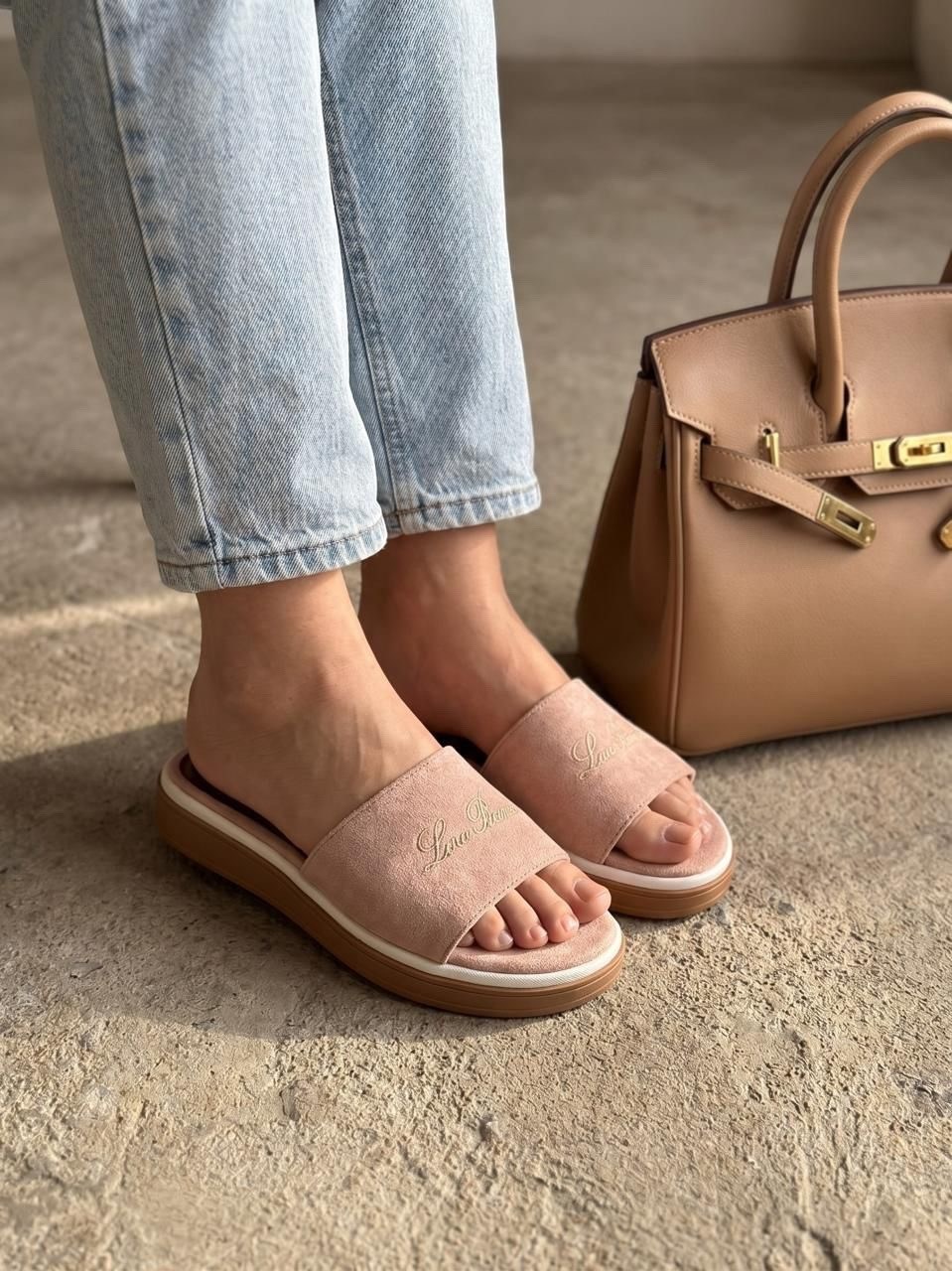 женские шлепанцы,,кожаные шлепанцы miu miu,шлёпанцы miu miu,тапочки модные