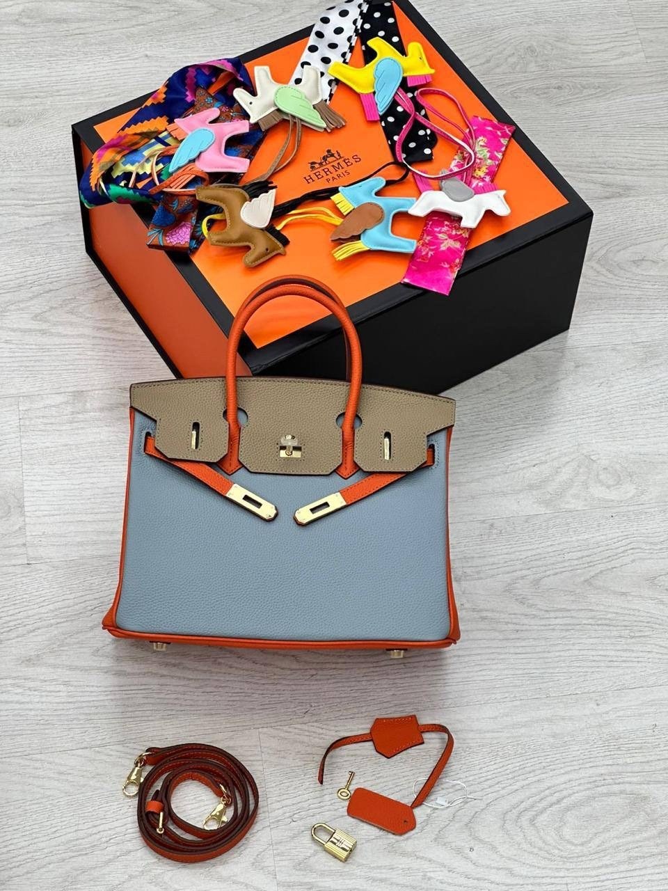 женская сумка hermes,сумка hermes,сумка hermes натуральная кожа 30х25,hermes birkin сумка,сумка hermes birkin 30-22 из натуральной кожи и канвы