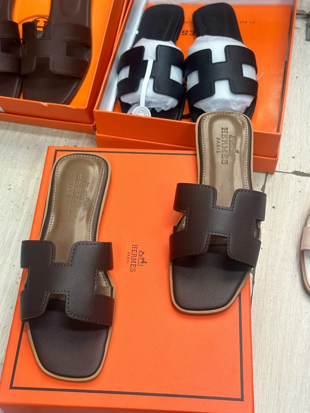 шлепанцы hermes,шлепки hermes,шлепки эрмес коричневые,тапочки hermes,