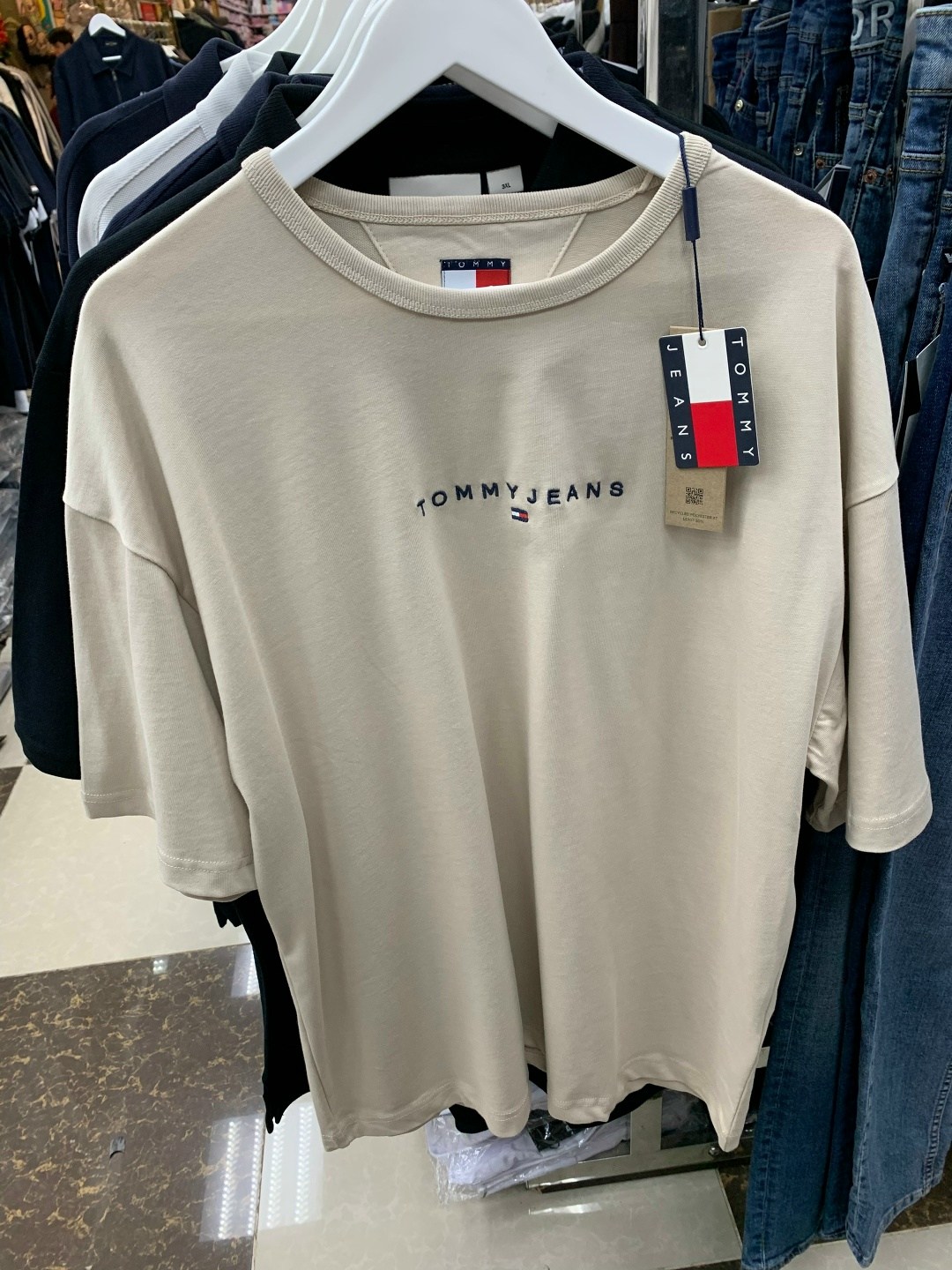 tommy hilfiger мужская футболка,футболки мужские,футболки базовая,футболки tommy hilfiger,футболки для мужчин