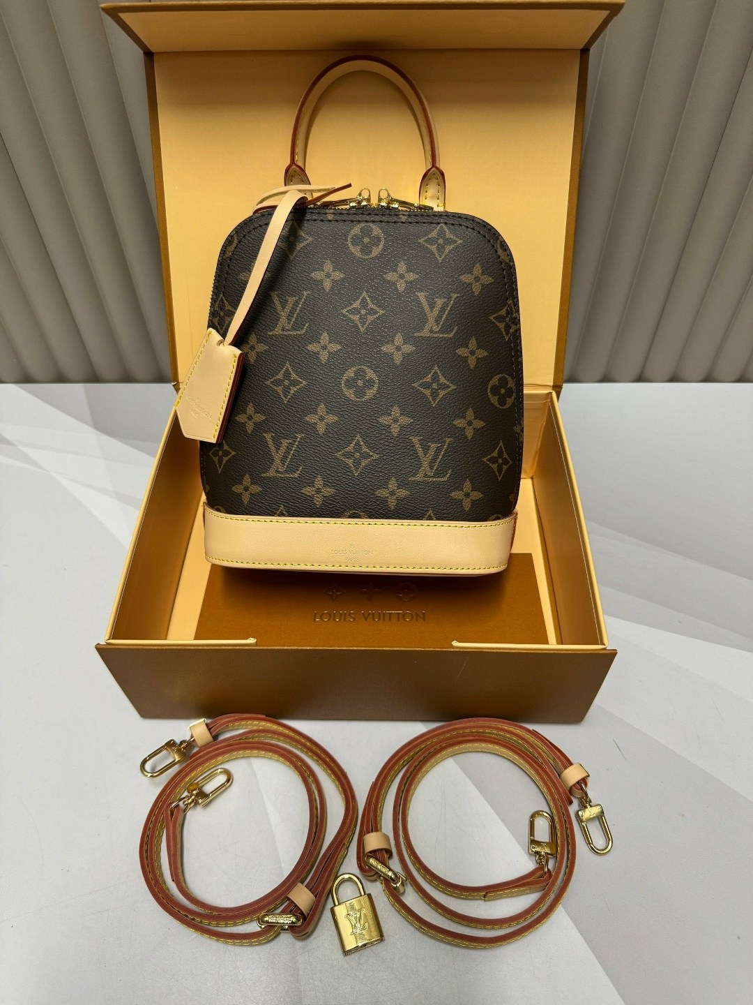 сумка louis vuitton,сумка alma bb louis vuitton из канвы monogram,сумка louis vuitton женская,louis vuitton сумка на плечо,сумка луи виттон альма