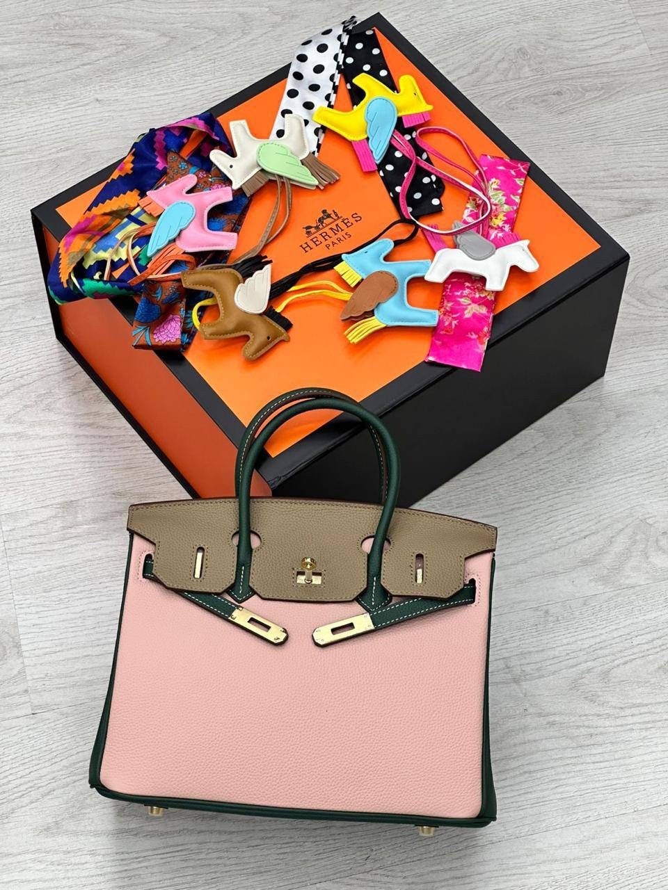 женская сумка hermes,сумка hermes,сумка hermes натуральная кожа 30х25,hermes birkin сумка,сумка hermes birkin 30-22 из натуральной кожи и канвы