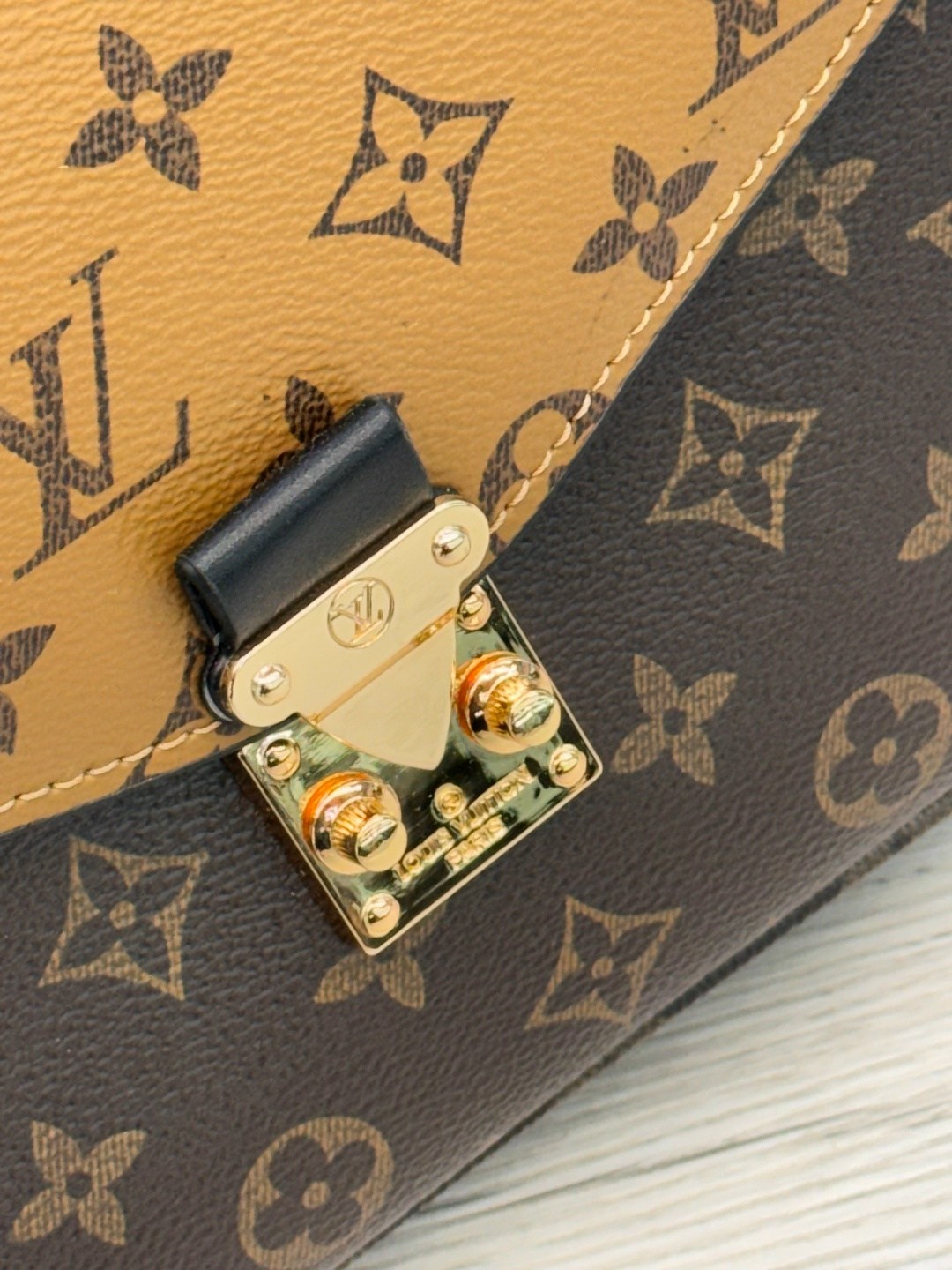 сумка pochette metis louis vuitton,сумка женская louis vuitton,сумка louis vuitton,кожаная сумка луи виттон louis vuitton pochette metis east west,louis vuitton pochette metis