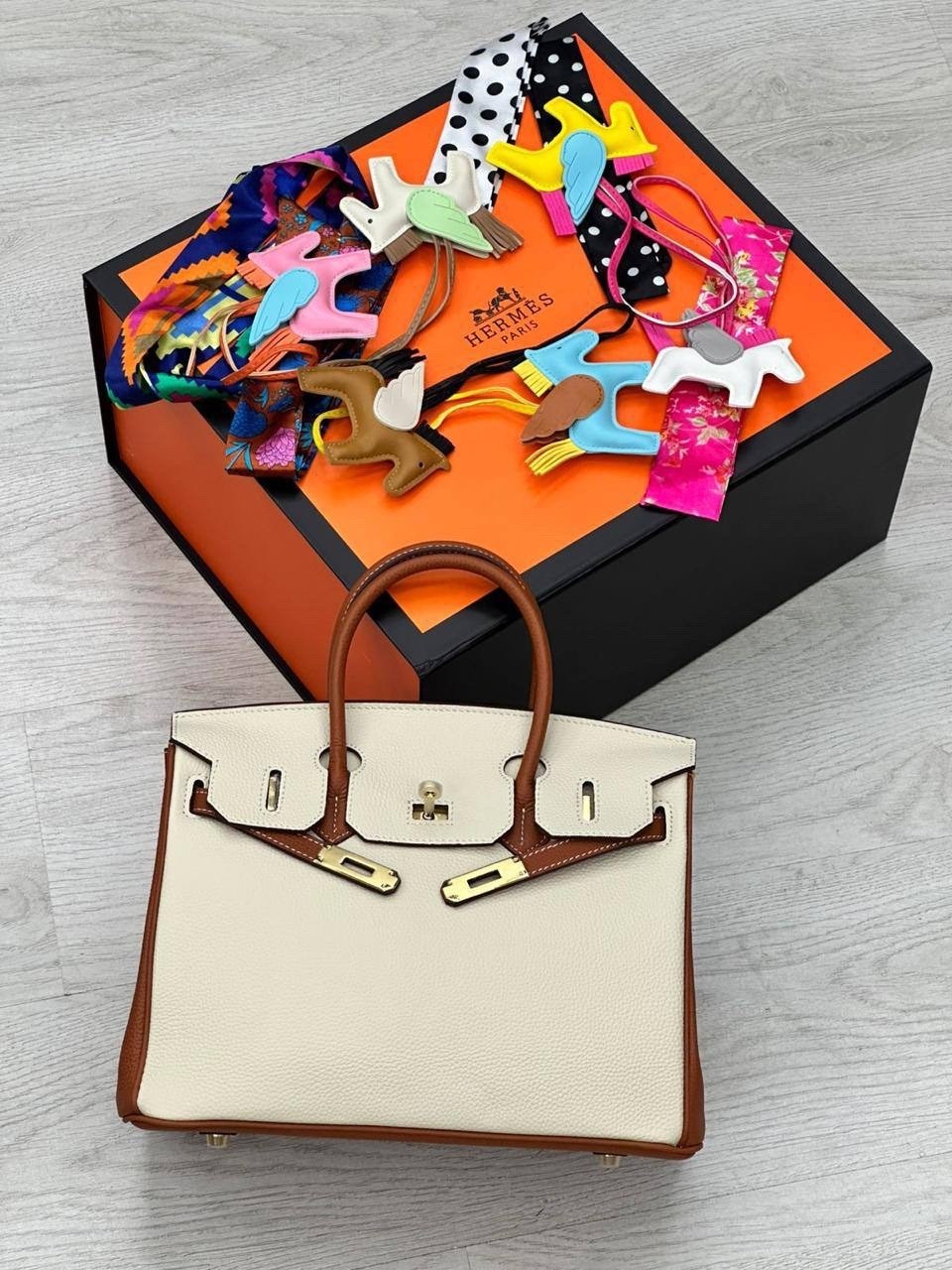 женская сумка hermes,сумка hermes,сумка hermes натуральная кожа 30х25,hermes birkin сумка,сумка hermes birkin 30-22 из натуральной кожи и канвы