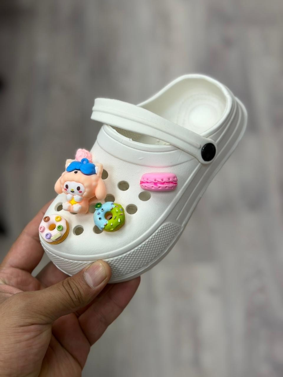 ,crocs jibbitz charms,милые кроксы,кроксы с куроми для девочки,джибитсы крокс