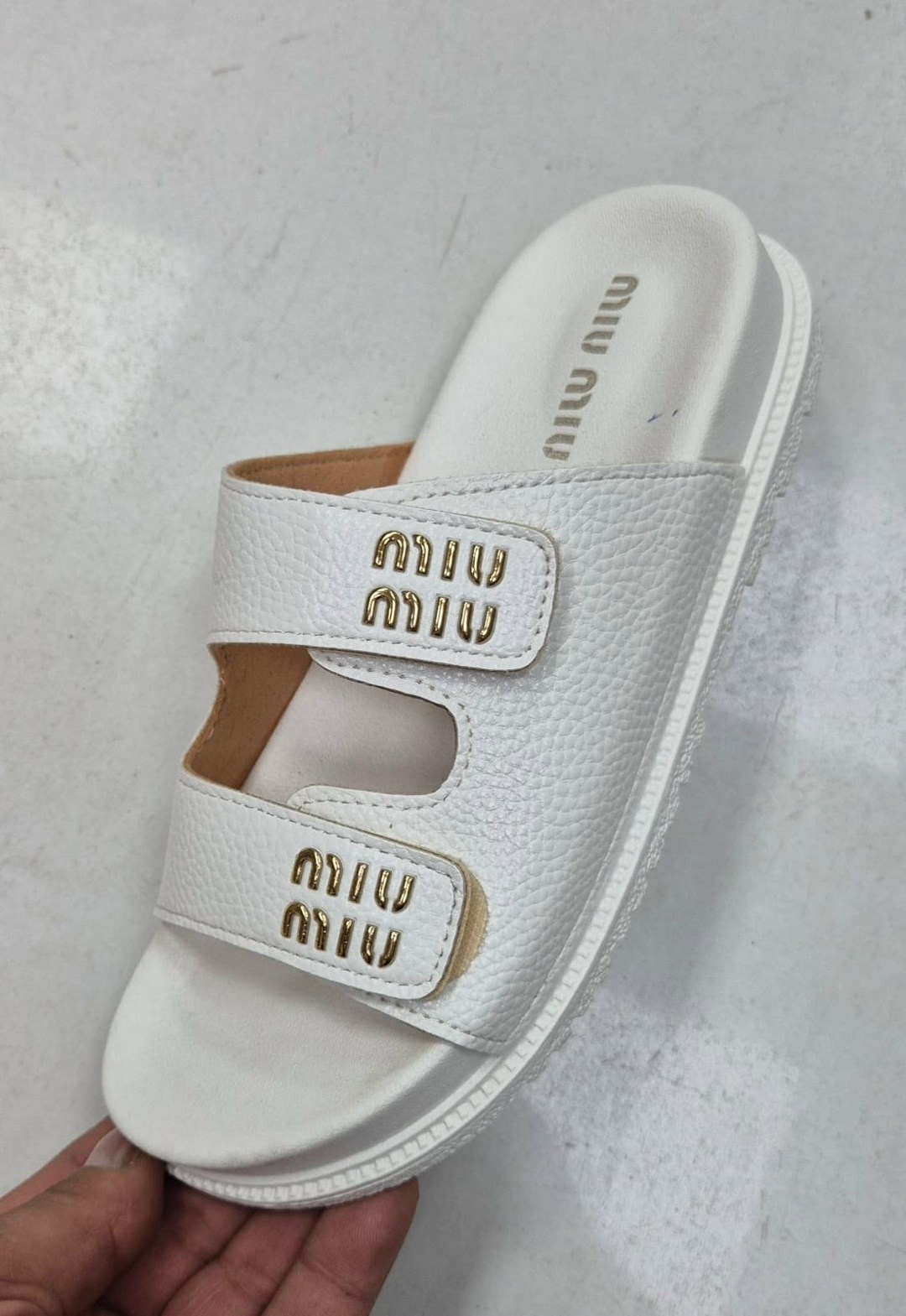 шлепки miu miu,шлепанцы женские,шлепанцы модные,шлепки женские,
