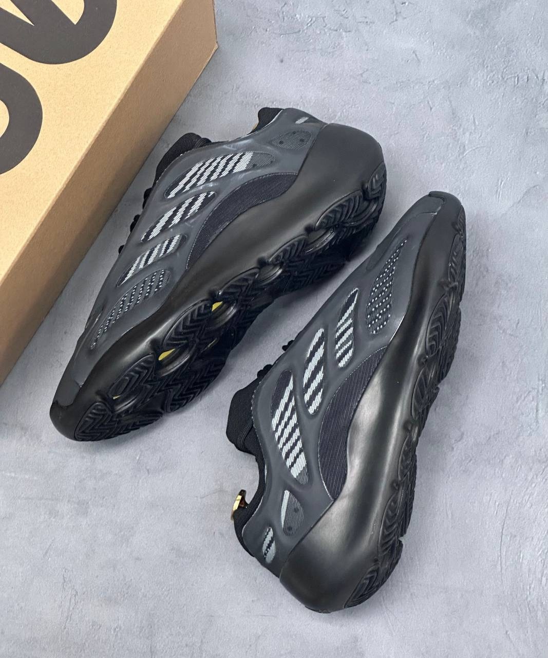 кроссовки adidas yeezy boost 700,adidas yeezy boost 700 v 3,adidas yeezy boost 700,кроссовки adidas yeezy 700,adidas yeezy 700 v 3