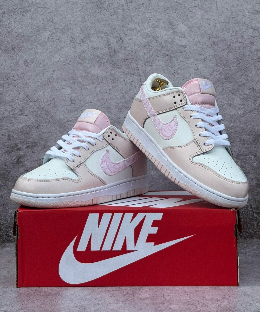 nike sb dunk low pink pigeon,кроссовки женские nike,кроссовки nike sb dunk low pink,кроссовки nike sb dunk low wmns pink / white,кроссовки розовые