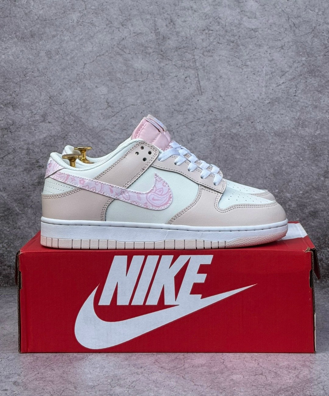 nike sb dunk low pink pigeon,кроссовки женские nike,кроссовки nike sb dunk low pink,кроссовки nike sb dunk low wmns pink / white,кроссовки розовые