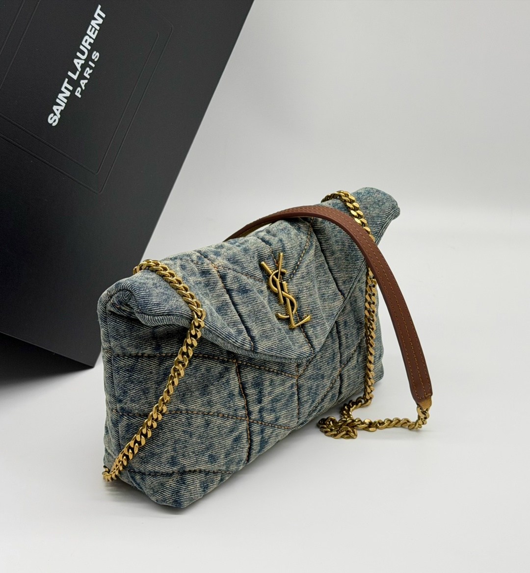 джинсовые сумки,сумки ив сен лоран,сумки yves saint laurent,сумка-пуффер на плечо с монограммой loulou ysl джинсовая,сумка