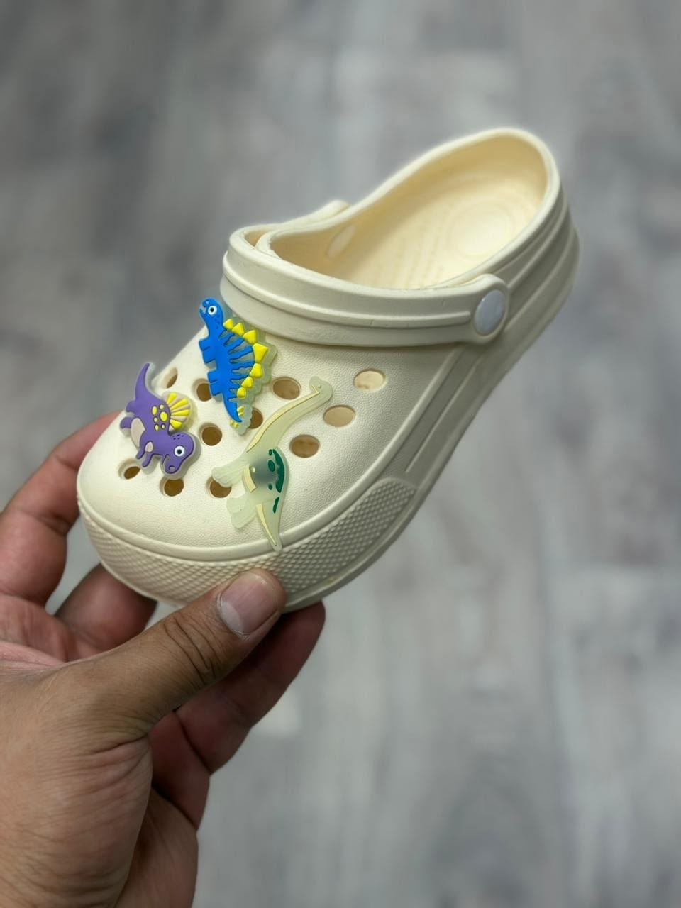 ,кроксы с jibbitz,джибитсы набор для кроксов на crocs клипсы светящиеся,женские кроксы,сабо женский