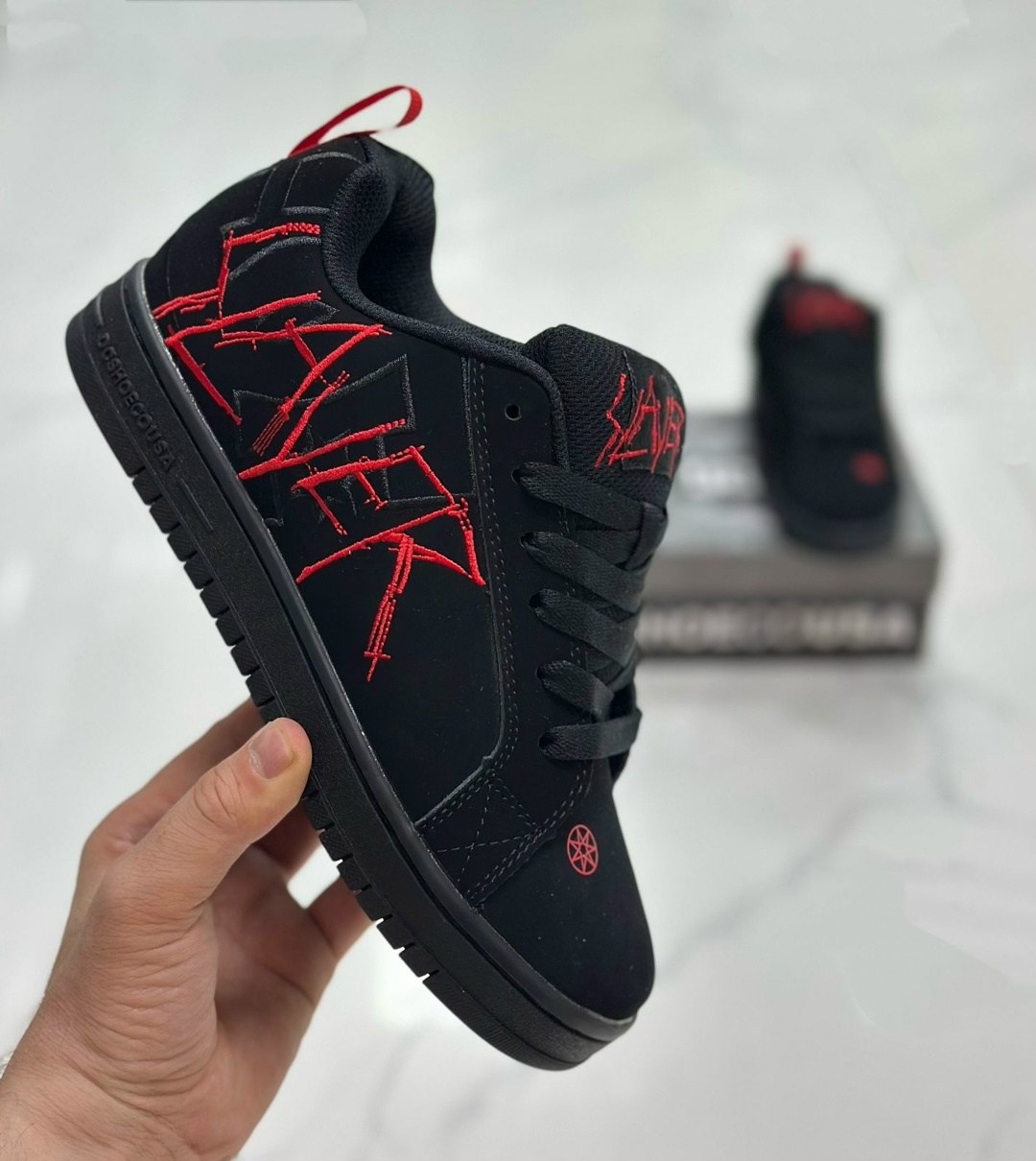 кроссовки slayer court graffik dc shoes,кроссовки dc slayer court graffik,кроссовки slayer,dc x slayer ct graffik shoes (black black red),кроссовки slayer court graffik спортивные dc shoes