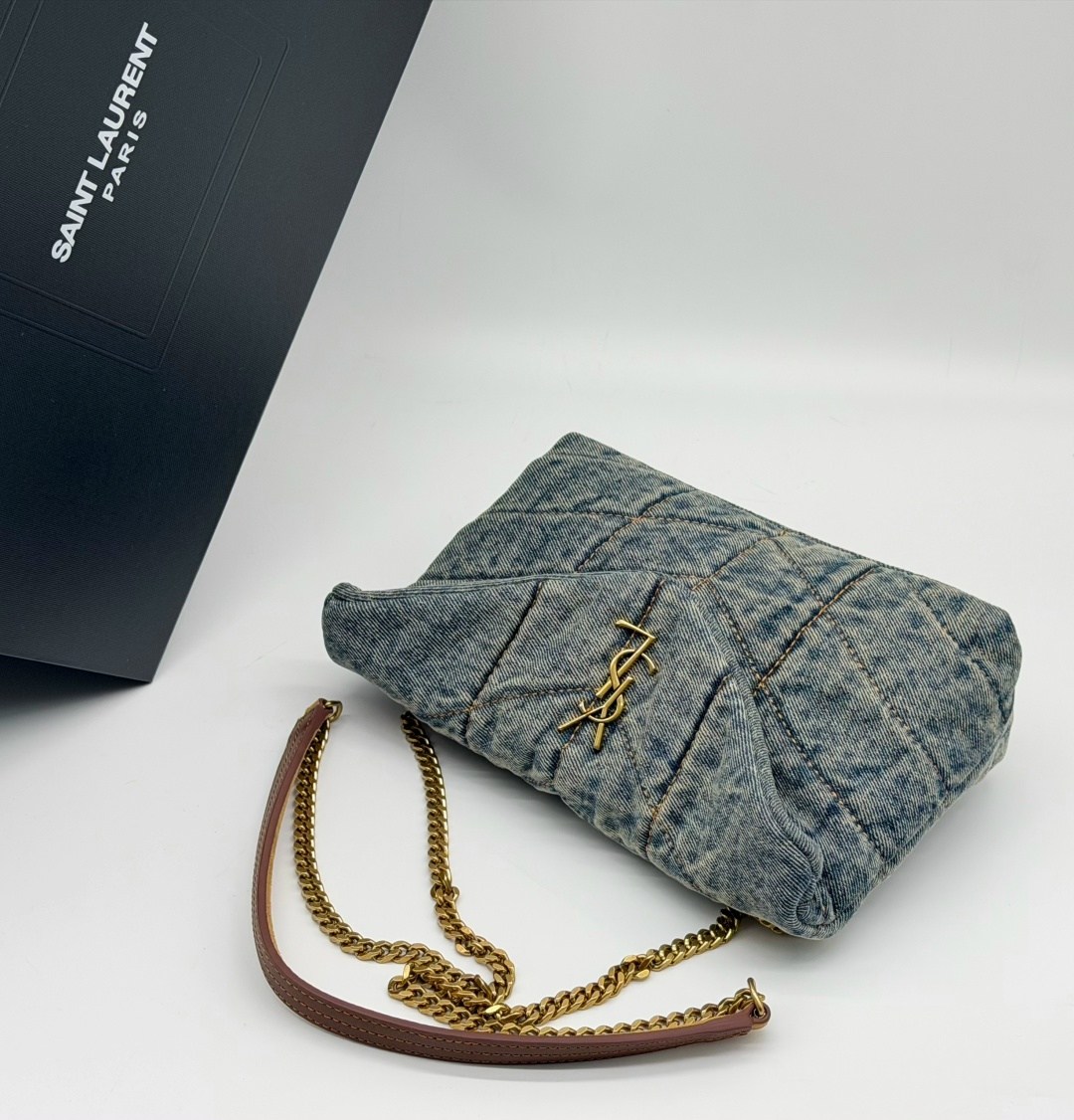 джинсовые сумки,сумки ив сен лоран,сумки yves saint laurent,сумка-пуффер на плечо с монограммой loulou ysl джинсовая,сумка