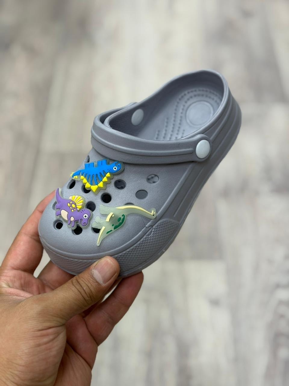 ,кроксы с jibbitz,джибитсы набор для кроксов на crocs клипсы светящиеся,женские кроксы,сабо женский