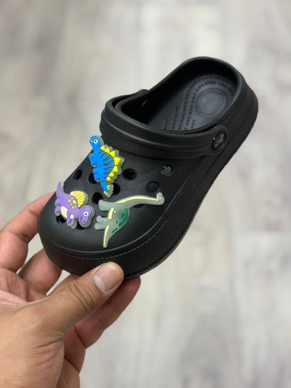 ,кроксы с jibbitz,джибитсы набор для кроксов на crocs клипсы светящиеся,женские кроксы,сабо женский