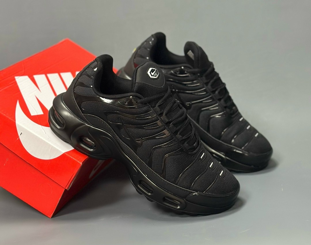 кроссовки nike air max tn plus,nike tn air max plus black,кроссовки nike air max tn,кроссовки nike air max plus,nike air max plus tn