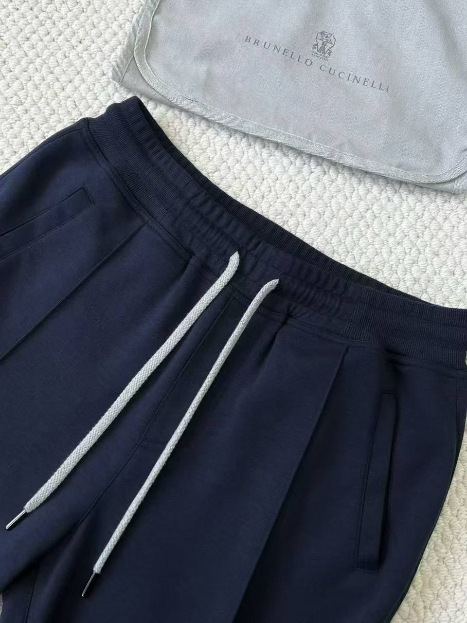 спортивный костюм brunello cucinelli,мужской спортивный костюм brunello cucinelli,спортивный костюм brunello cucinelli premium navy,тёмносиний спортивный костюм brunello cucinelli с серой подкладкой,с