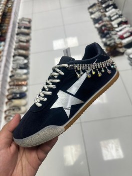 Кроссовки