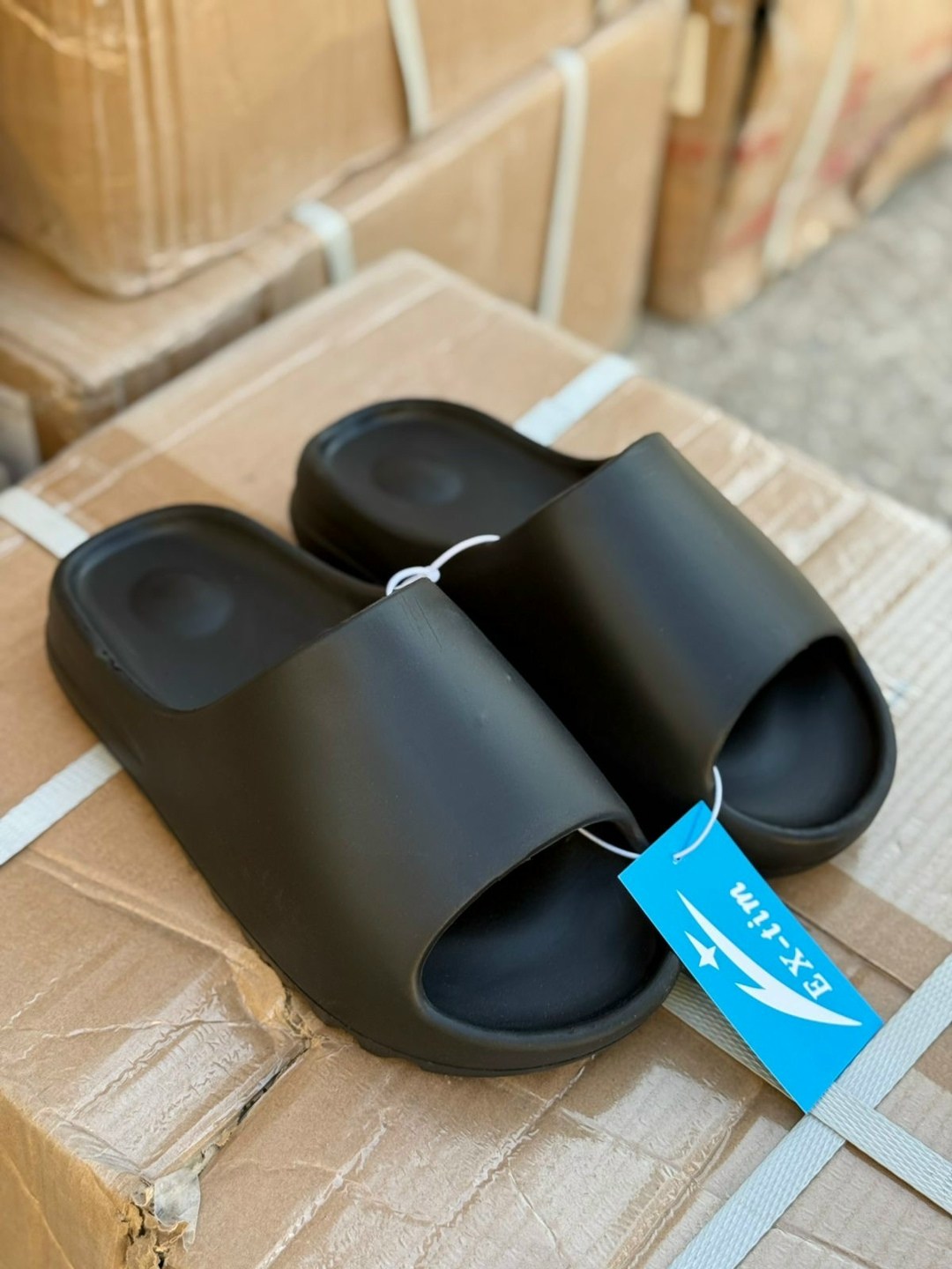 тапки adidas yeezy slide,шлёпки адидас yeezy,тапочки резиновые мужские,шлепанцы мужские,