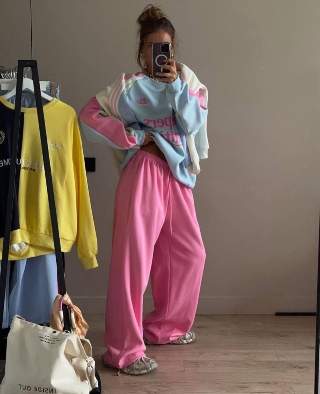 штаны attire,спортивные костюм,спортивные костюмы оверсайз,трендовые широкие штаны attire в шоуруме pop n' shop