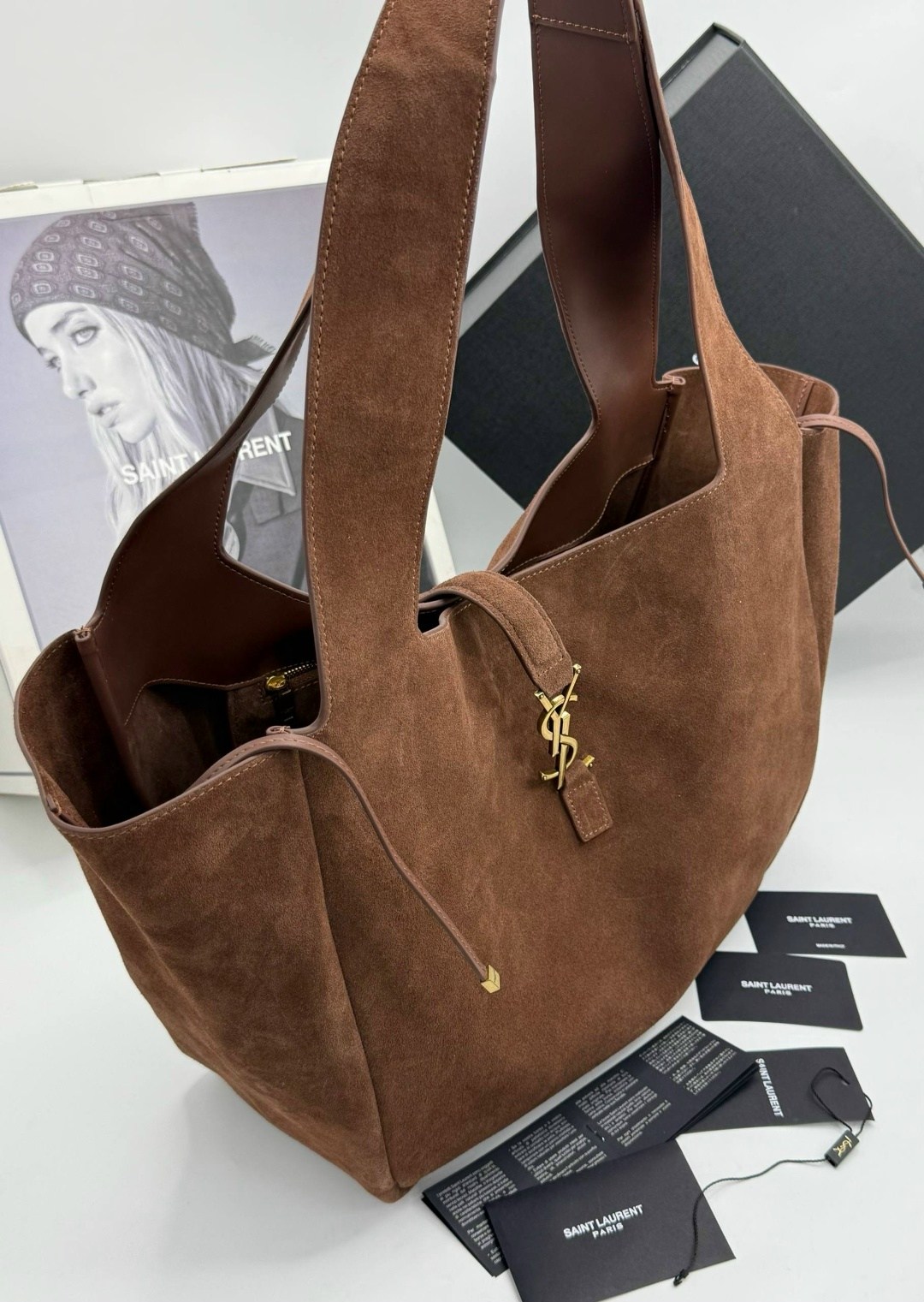 женская замшевая сумка yves saint laurent 37x29 см,кожаная сумка-хобо le 5 à 7 saint laurent коричневый,сумка yves saint laurent замшевая,сумка замшевая,сумка ysl замша