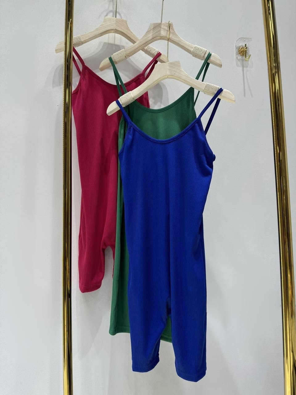 mirror selfie,спортивное женское тело,здоровая девушка,девушка фитнес,комбинезон для фитнеса