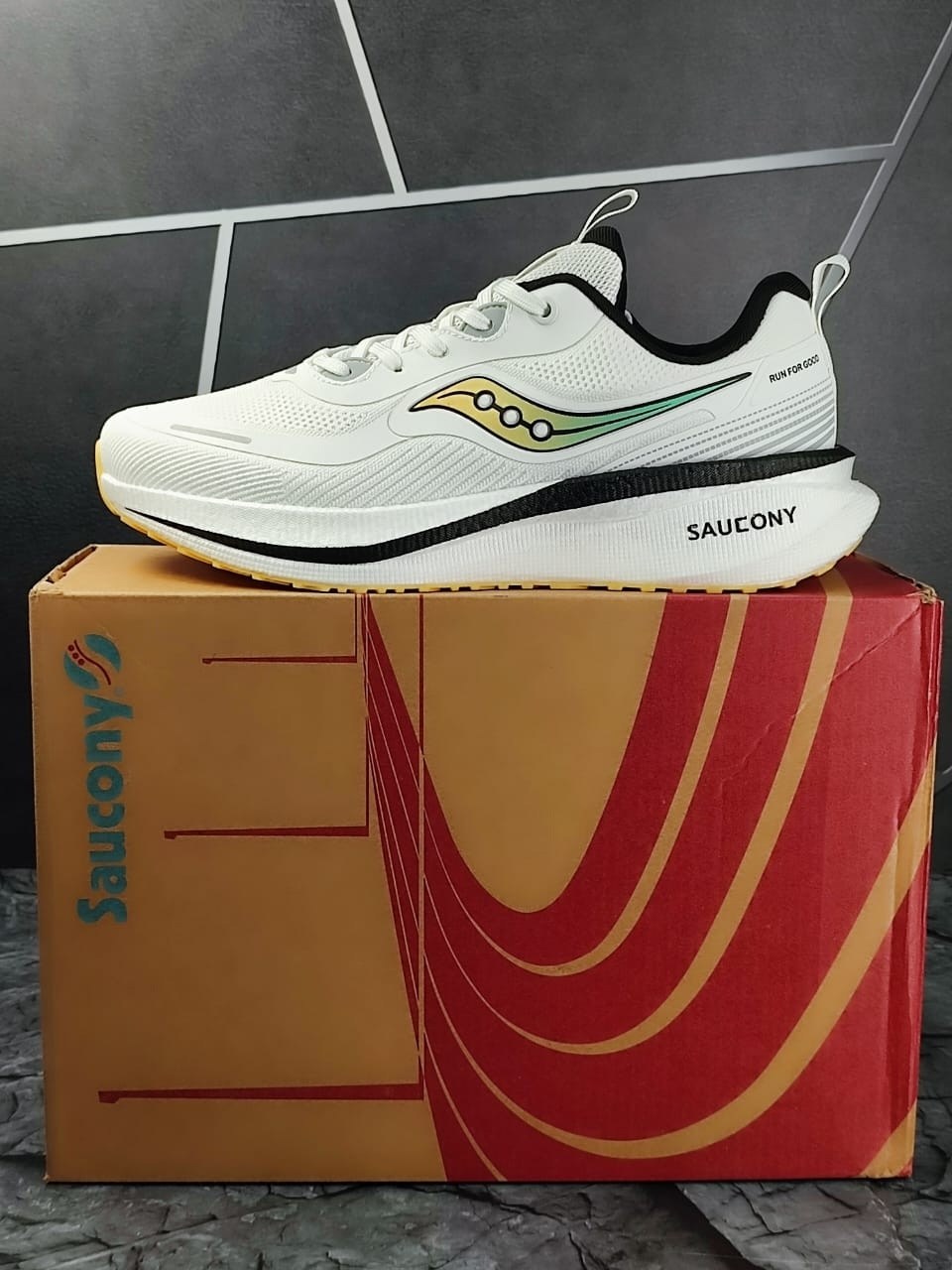 кроссовки saucony,кроссовки мужские saucony,кроссовки,беговые кроссовки,кроссовки saucony женские