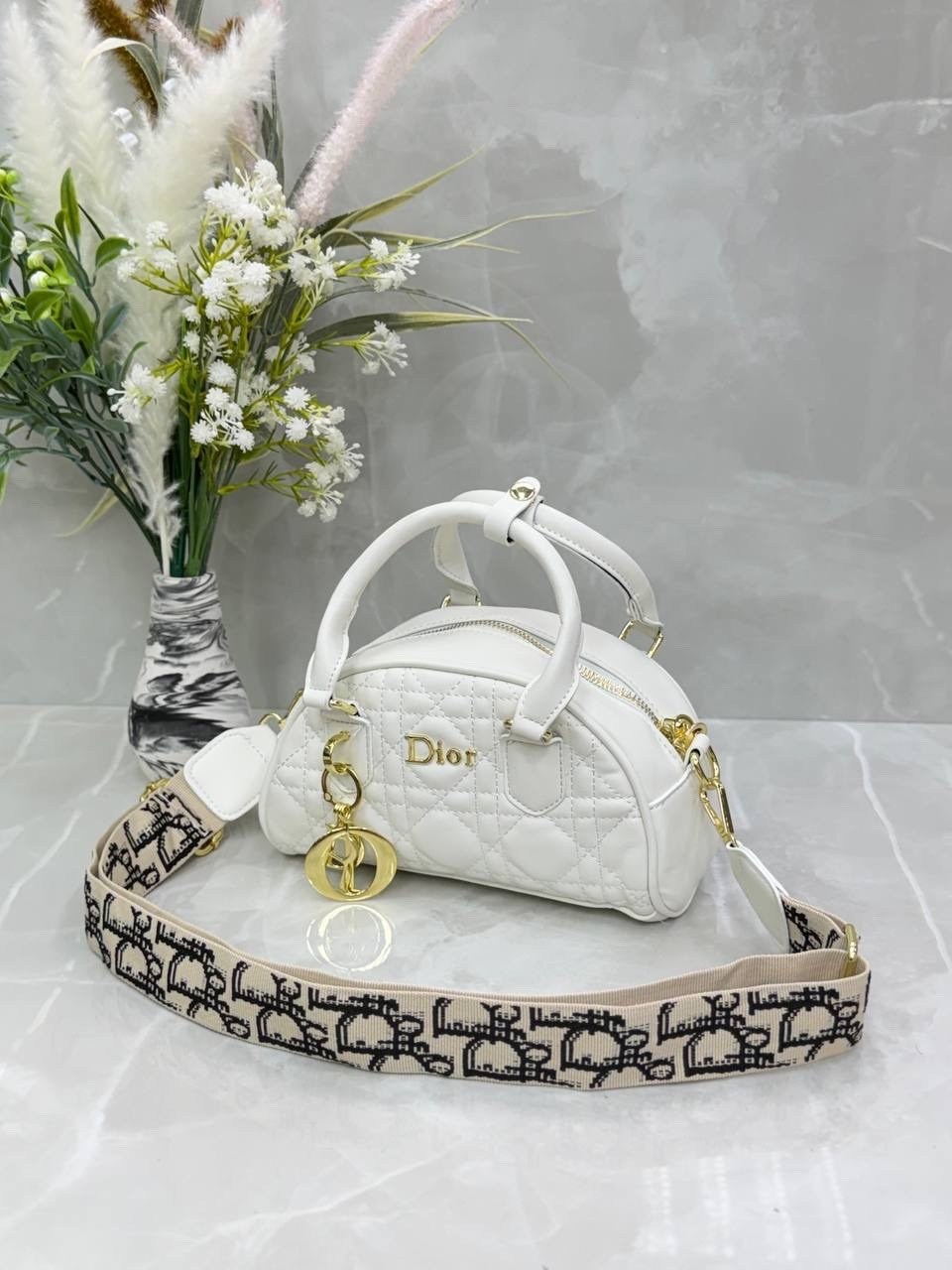 dior сумка,сумка lady dior micro от christian dior,женская сумка dior,сумки через плечо christian dior,сумочка диор