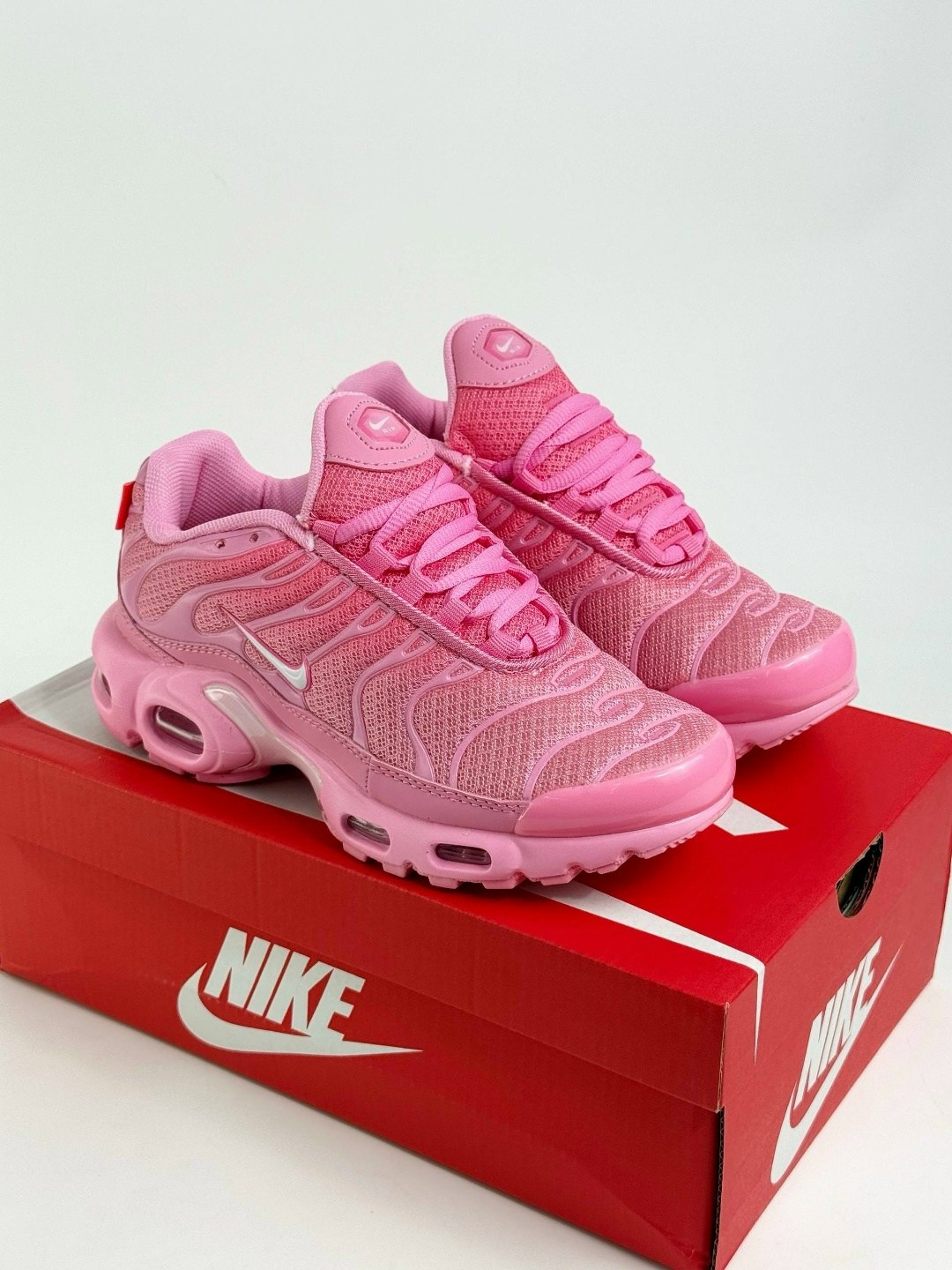 спортивные кроссовки air max plus tn nike,nike air max tn plus pink,кроссовки nike air max tn plus,спортивные кроссовки air max plus tn nike розовый,кроссовки