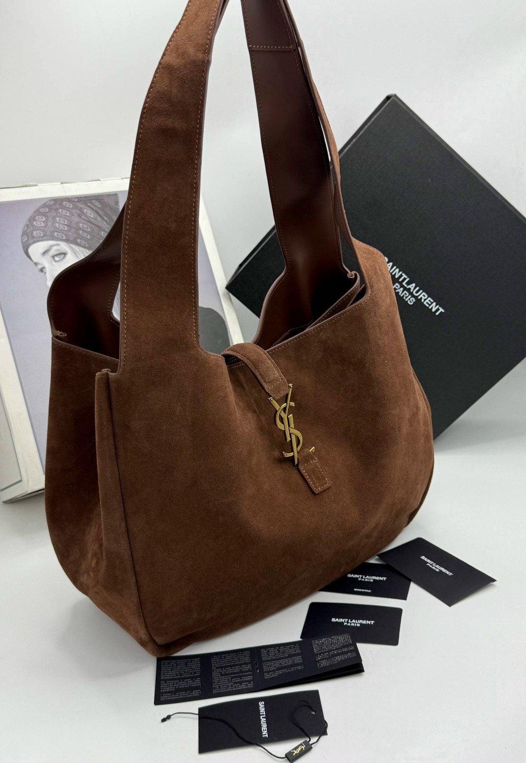 женская замшевая сумка yves saint laurent 37x29 см,кожаная сумка-хобо le 5 à 7 saint laurent коричневый,сумка yves saint laurent замшевая,сумка замшевая,сумка ysl замша