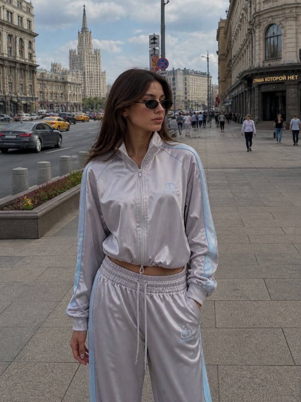 белый спортивный костюм в стиле celine,костюм спортивный женский,спортивный костюм,костюм спортивный celine,спорт костюм